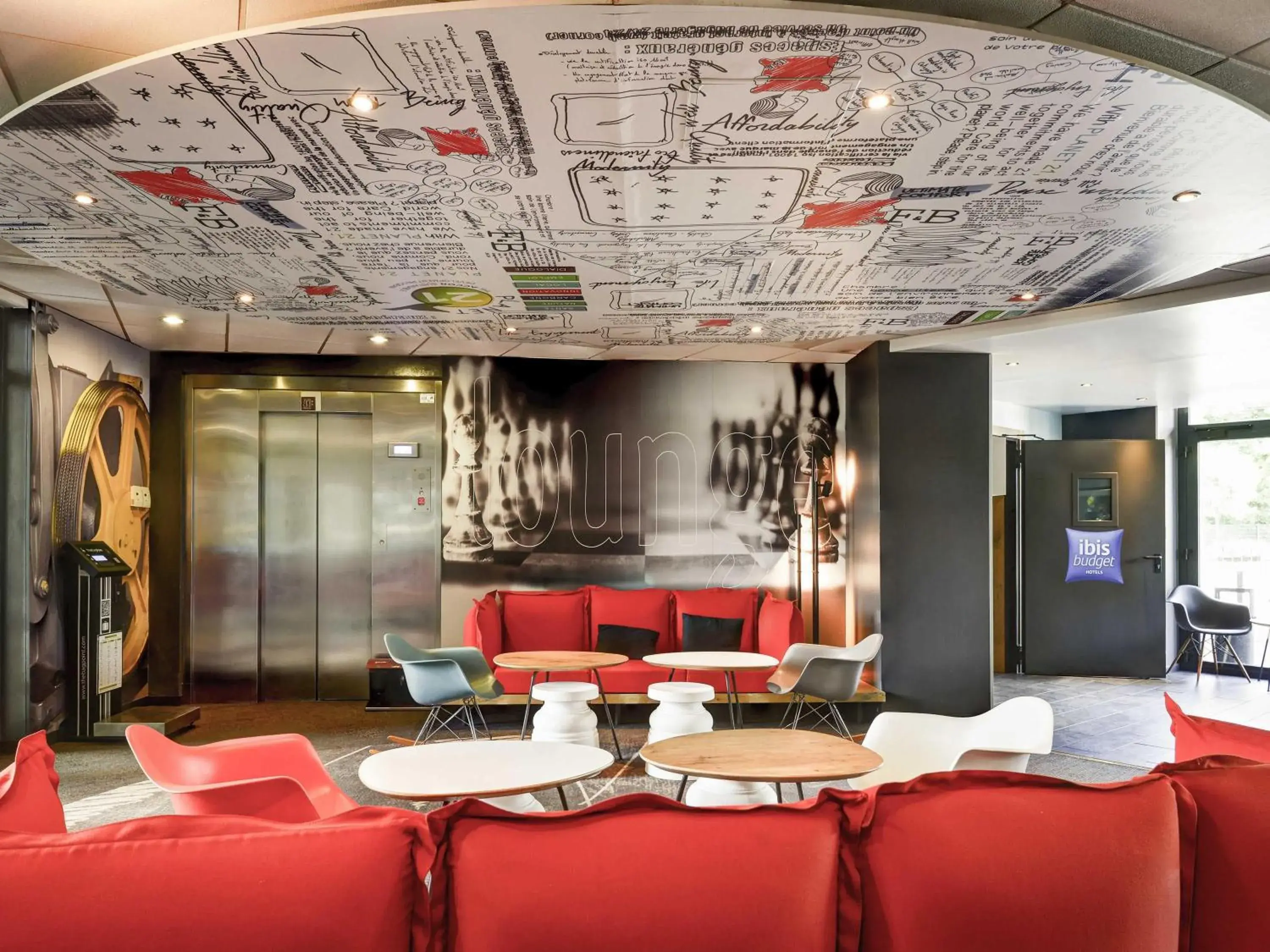 Property building in Ibis Orly Chevilly Tram 7 Property building in Ibis Orly Chevilly Tram 7