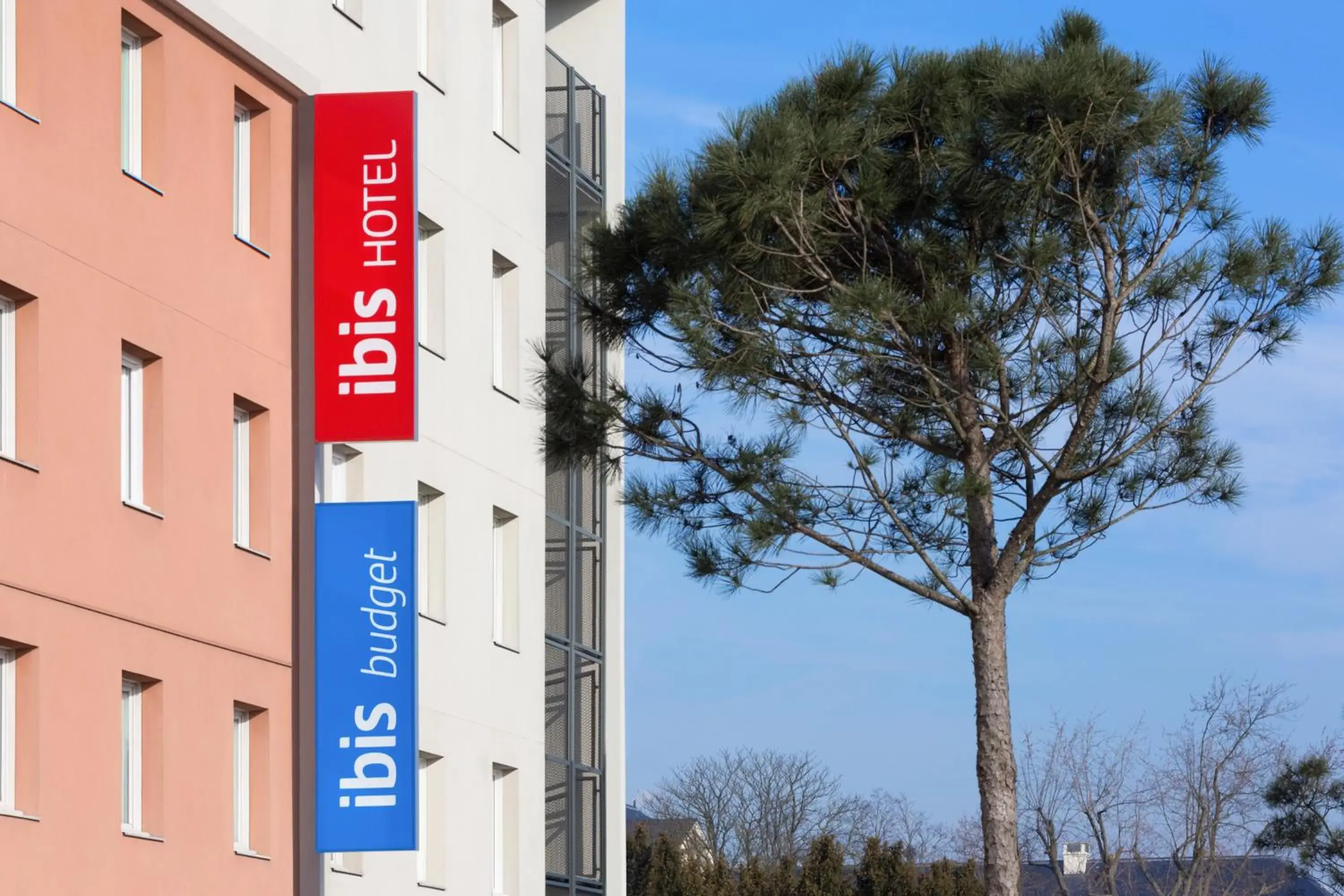 Facade/entrance in Ibis Orly Chevilly Tram 7 Facade/entrance in Ibis Orly Chevilly Tram 7