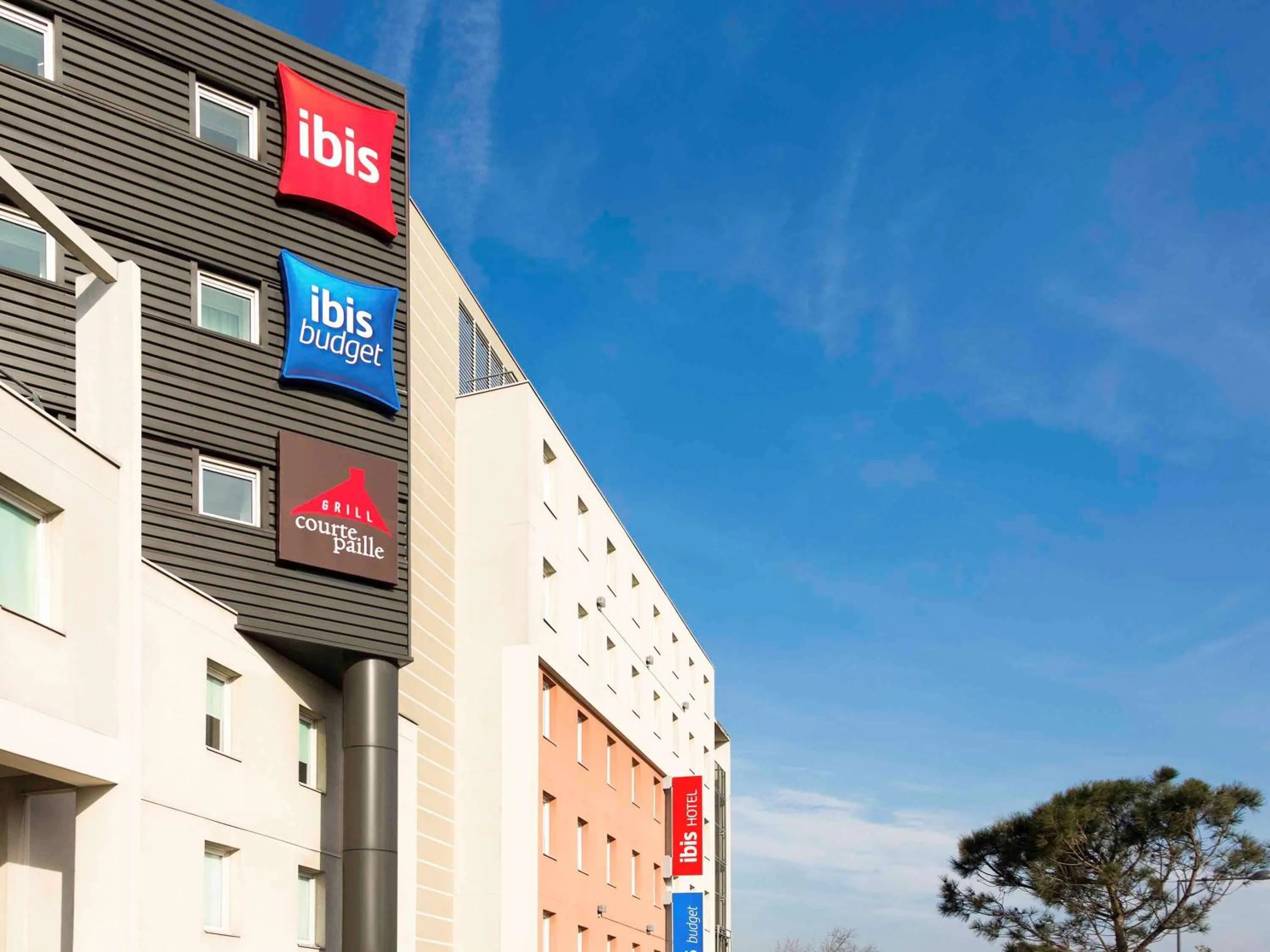 Restaurant/places to eat in Ibis Orly Chevilly Tram 7