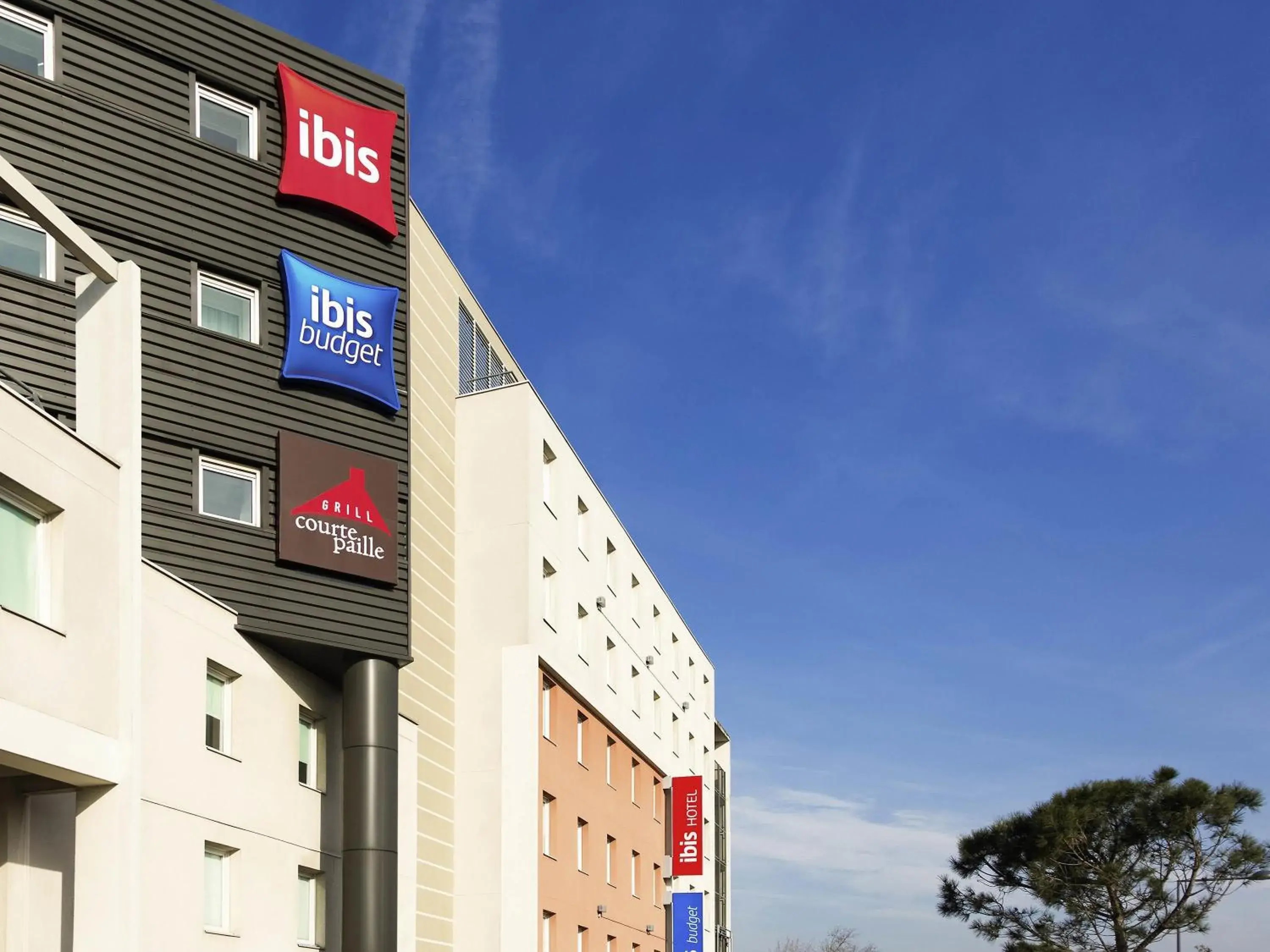 Property building in Ibis Orly Chevilly Tram 7 Property building in Ibis Orly Chevilly Tram 7