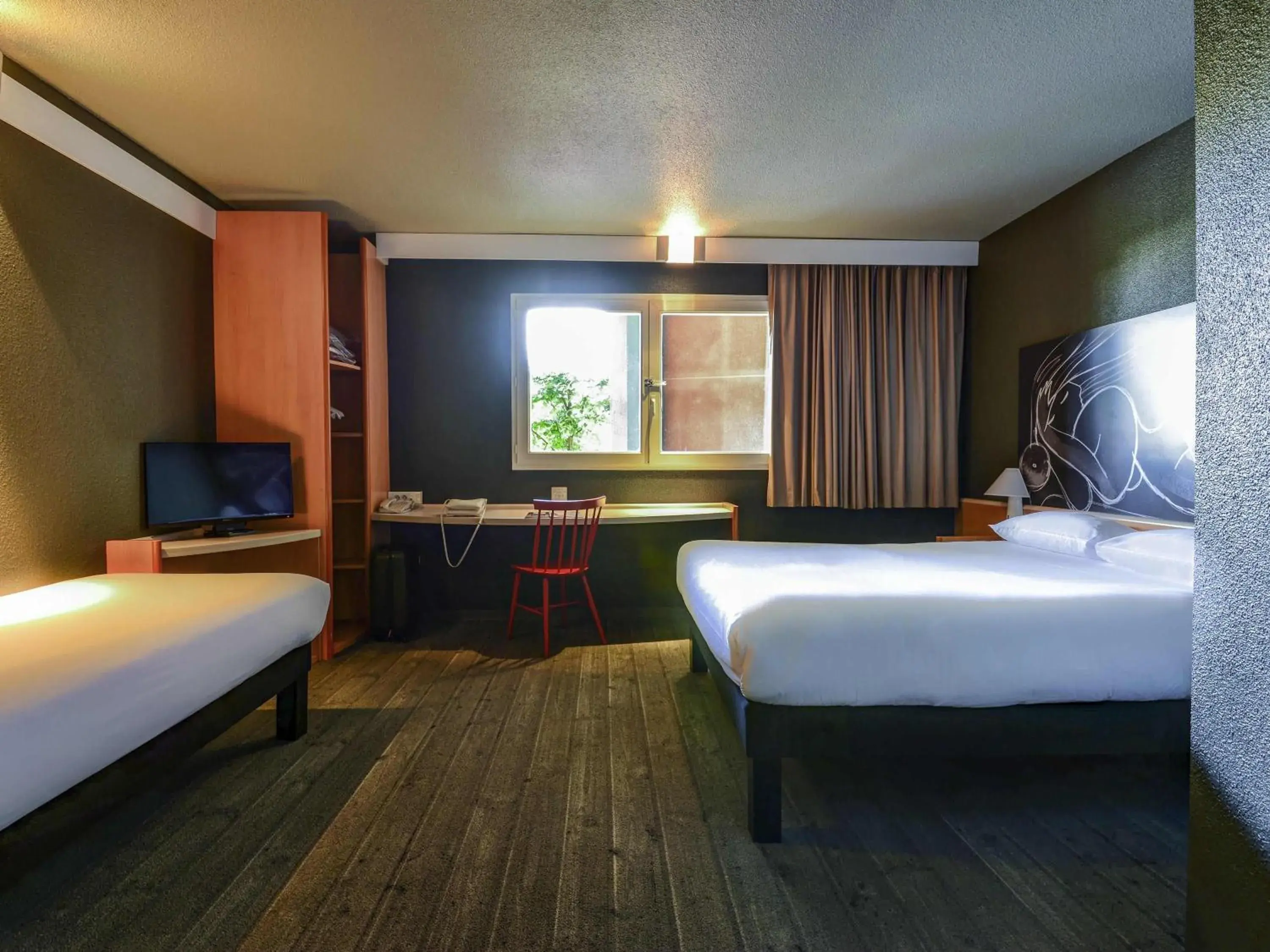 Bedroom, Bed in Ibis Orly Chevilly Tram 7 Bedroom, Bed in Ibis Orly Chevilly Tram 7