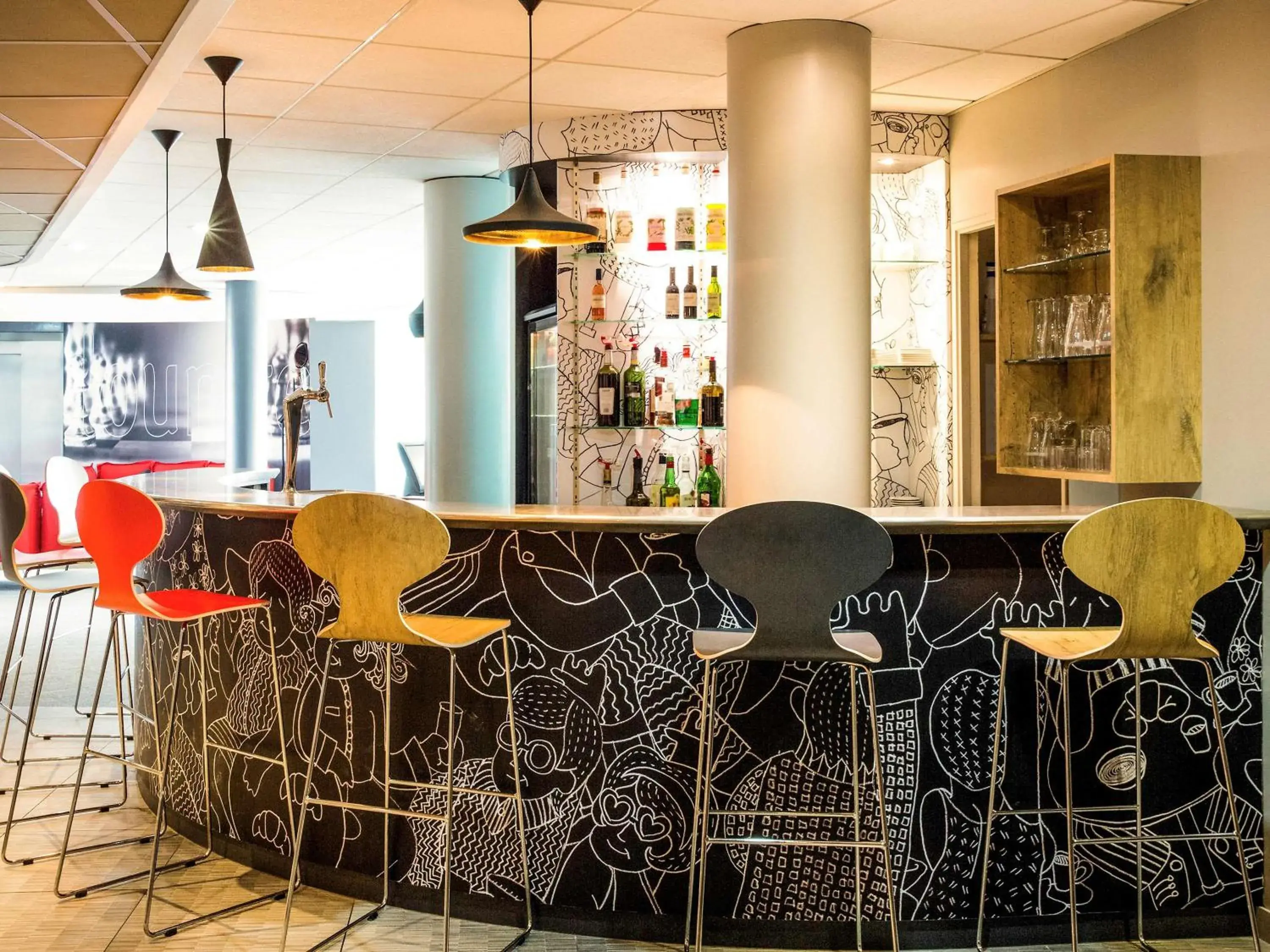 Lounge or bar in Ibis Orly Chevilly Tram 7 Lounge or bar in Ibis Orly Chevilly Tram 7