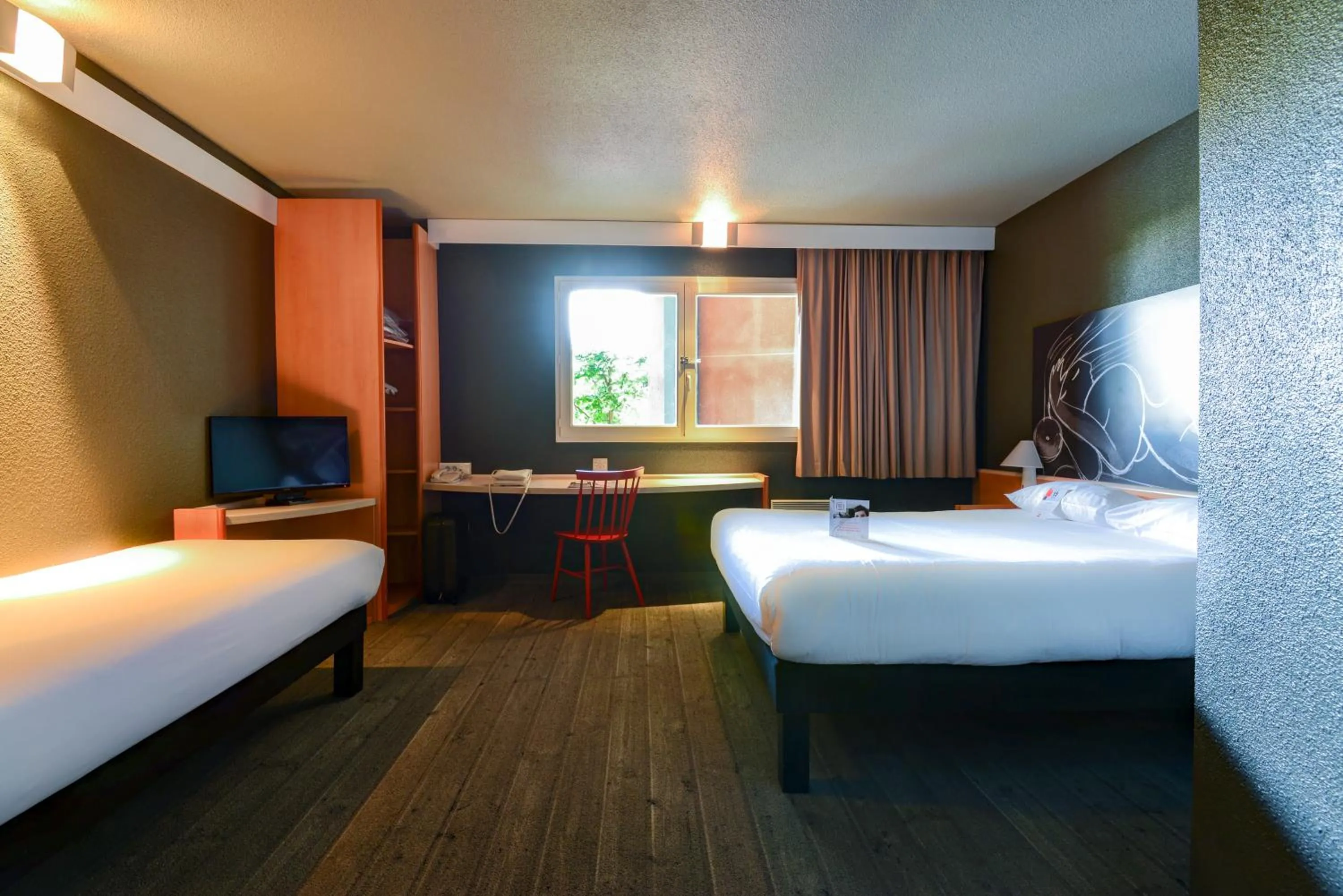 Bed in Ibis Orly Chevilly Tram 7