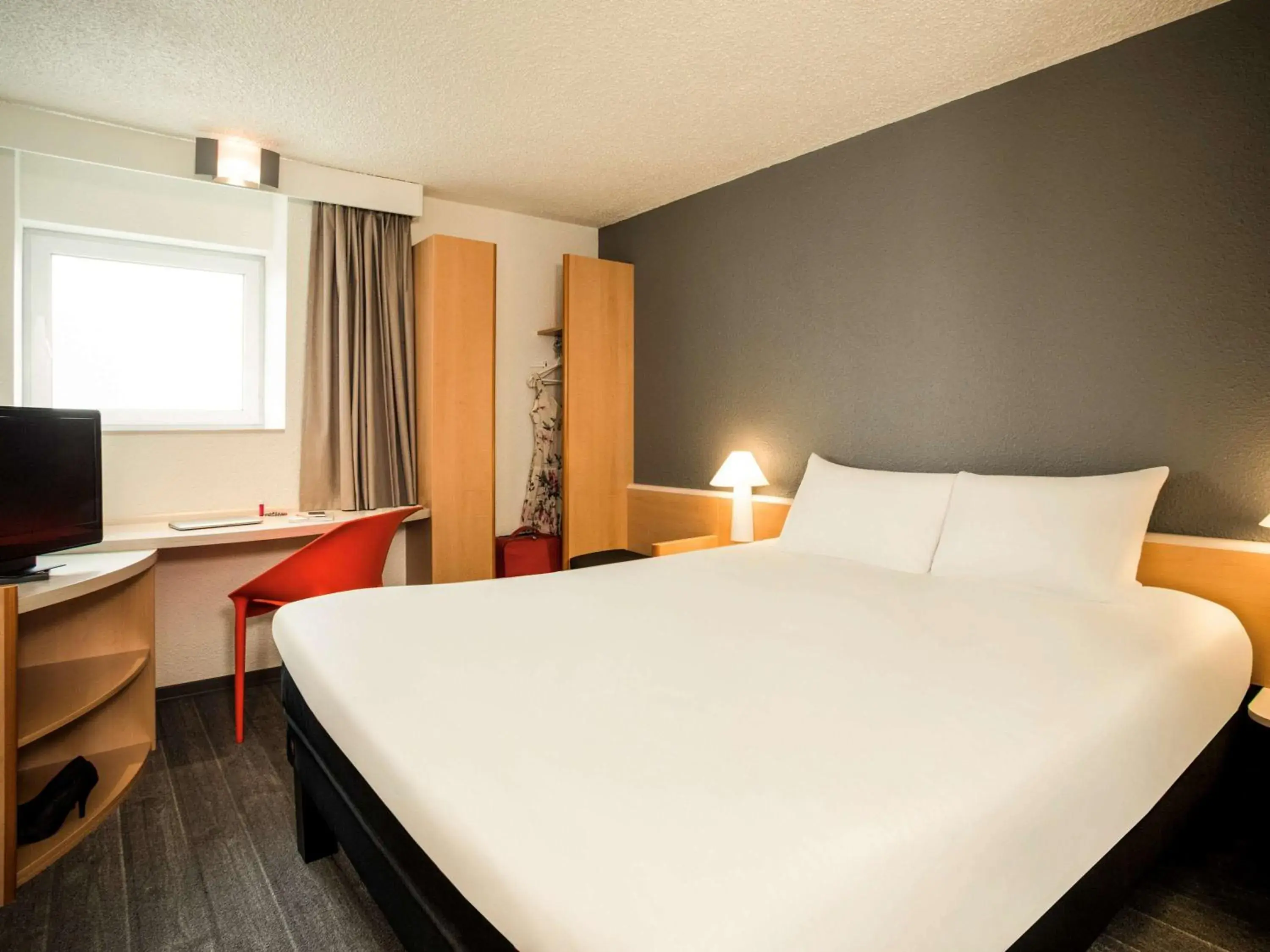 Photo of the whole room, Bed in Ibis Orly Chevilly Tram 7 Photo of the whole room, Bed in Ibis Orly Chevilly Tram 7