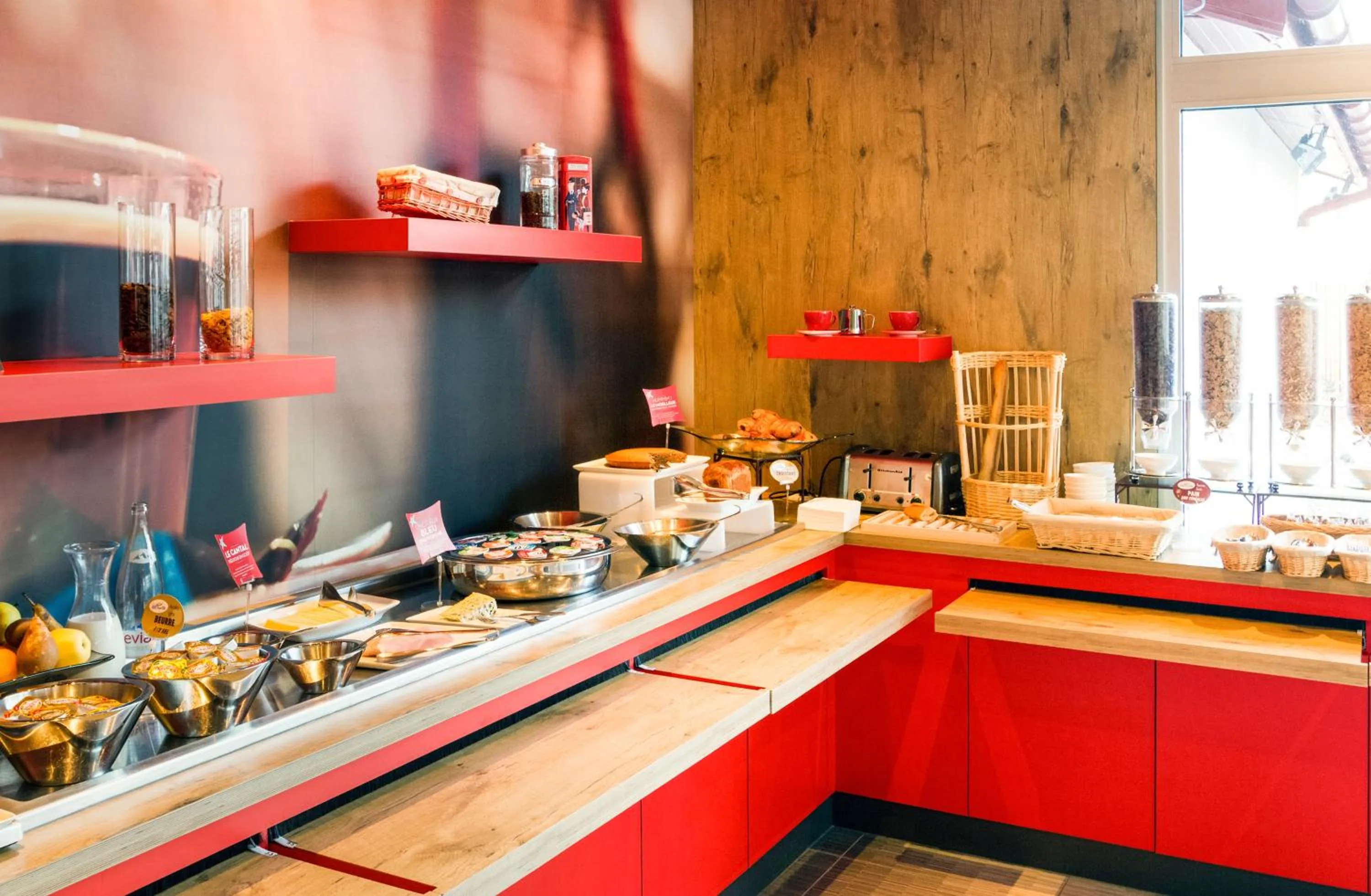 Restaurant/places to eat in Ibis Orly Chevilly Tram 7