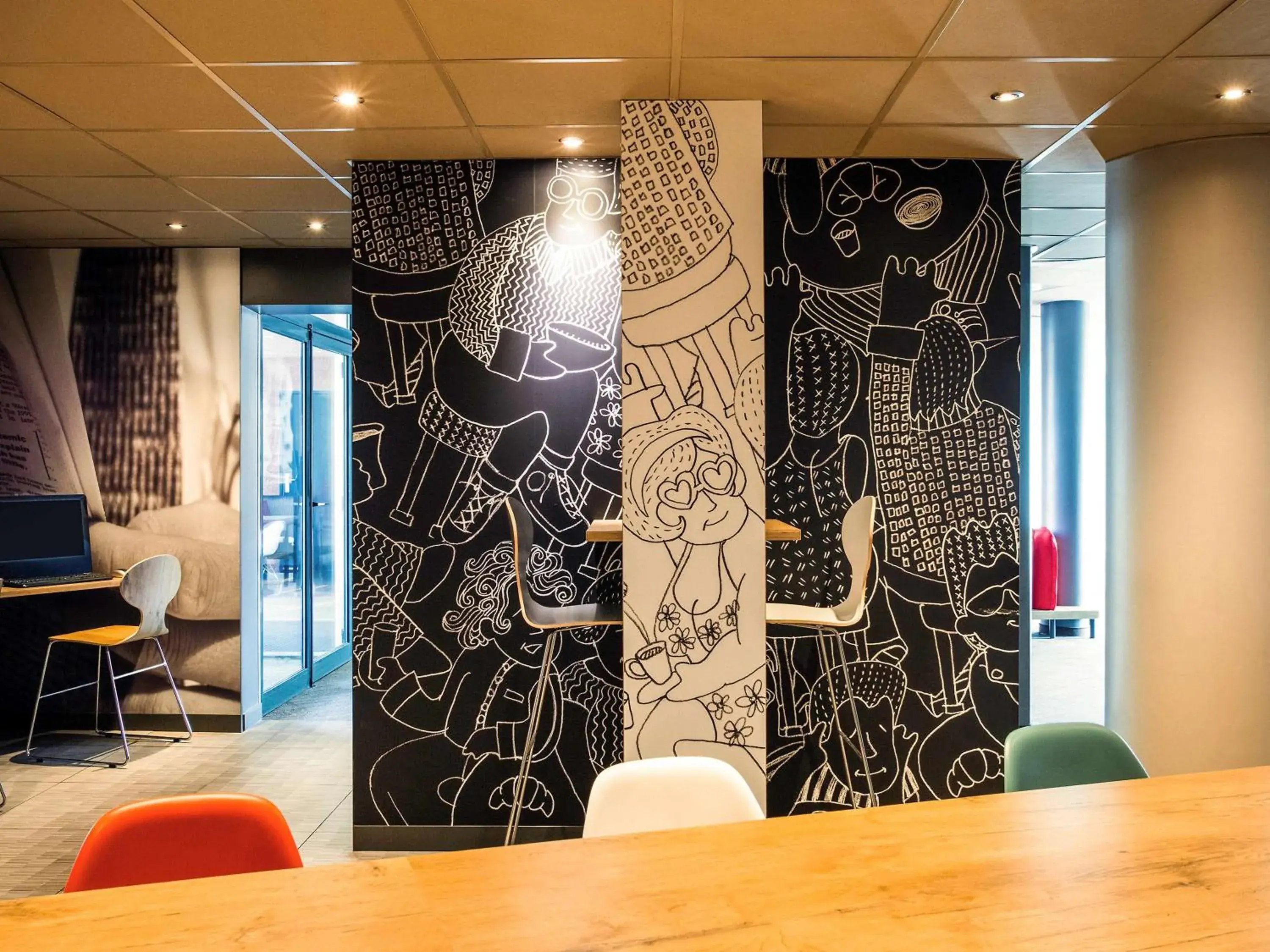 Lounge or bar in Ibis Orly Chevilly Tram 7 Lounge or bar in Ibis Orly Chevilly Tram 7