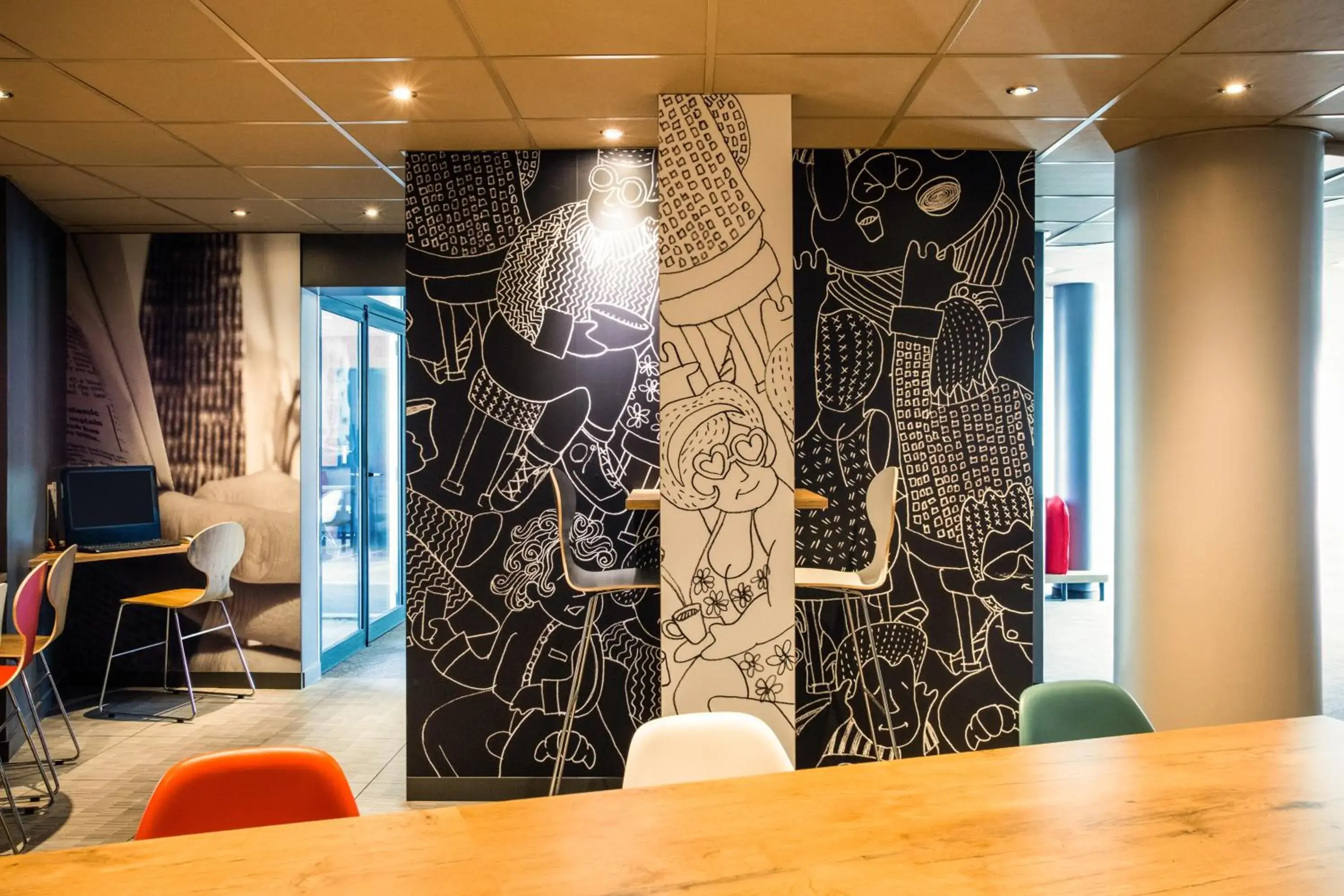 Lounge or bar in Ibis Orly Chevilly Tram 7 Lounge or bar in Ibis Orly Chevilly Tram 7