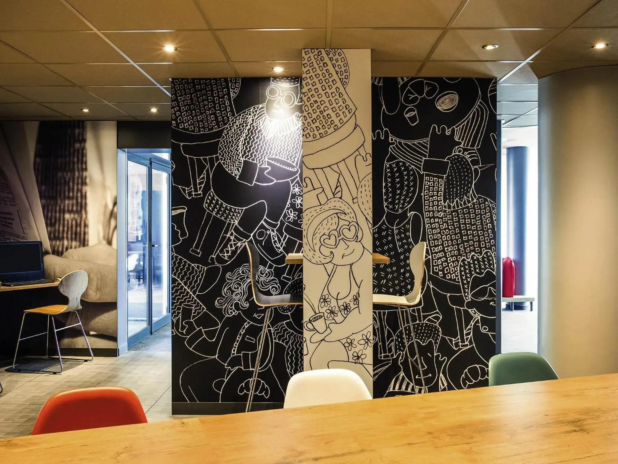 Lounge or bar in Ibis Orly Chevilly Tram 7 Lounge or bar in Ibis Orly Chevilly Tram 7