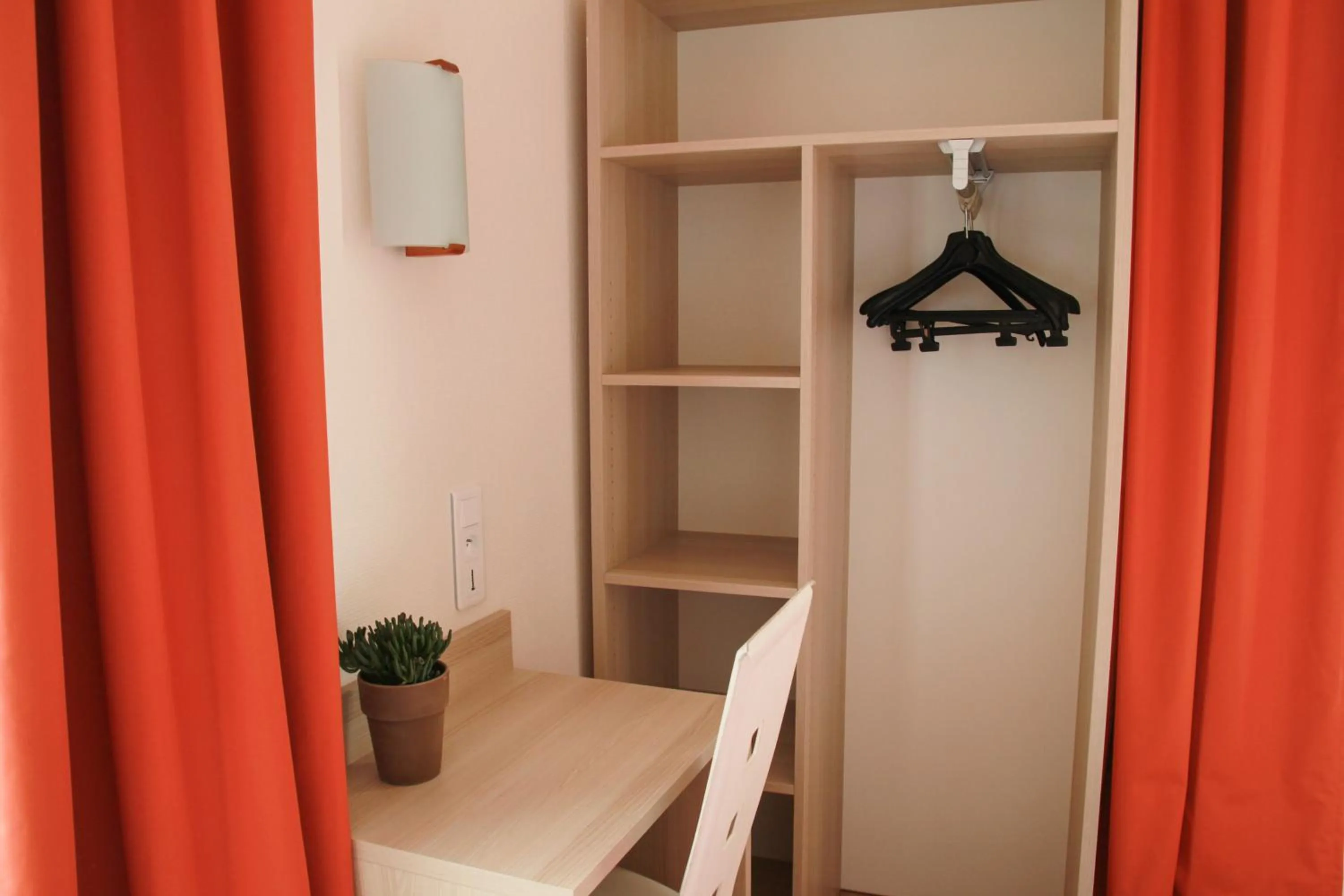 Bedroom in Hôtel De La Cathédrale