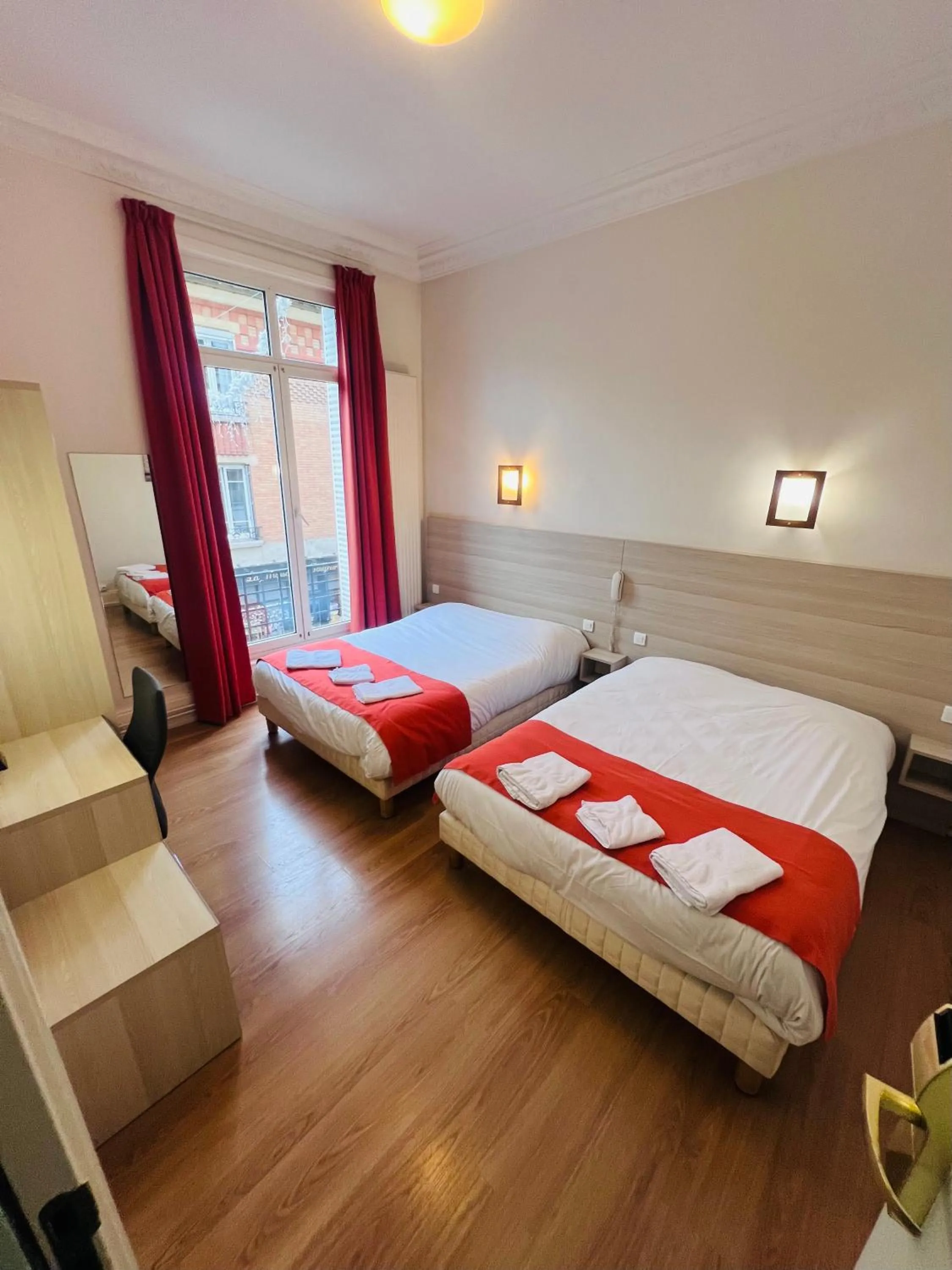 Bed in Hôtel De La Cathédrale