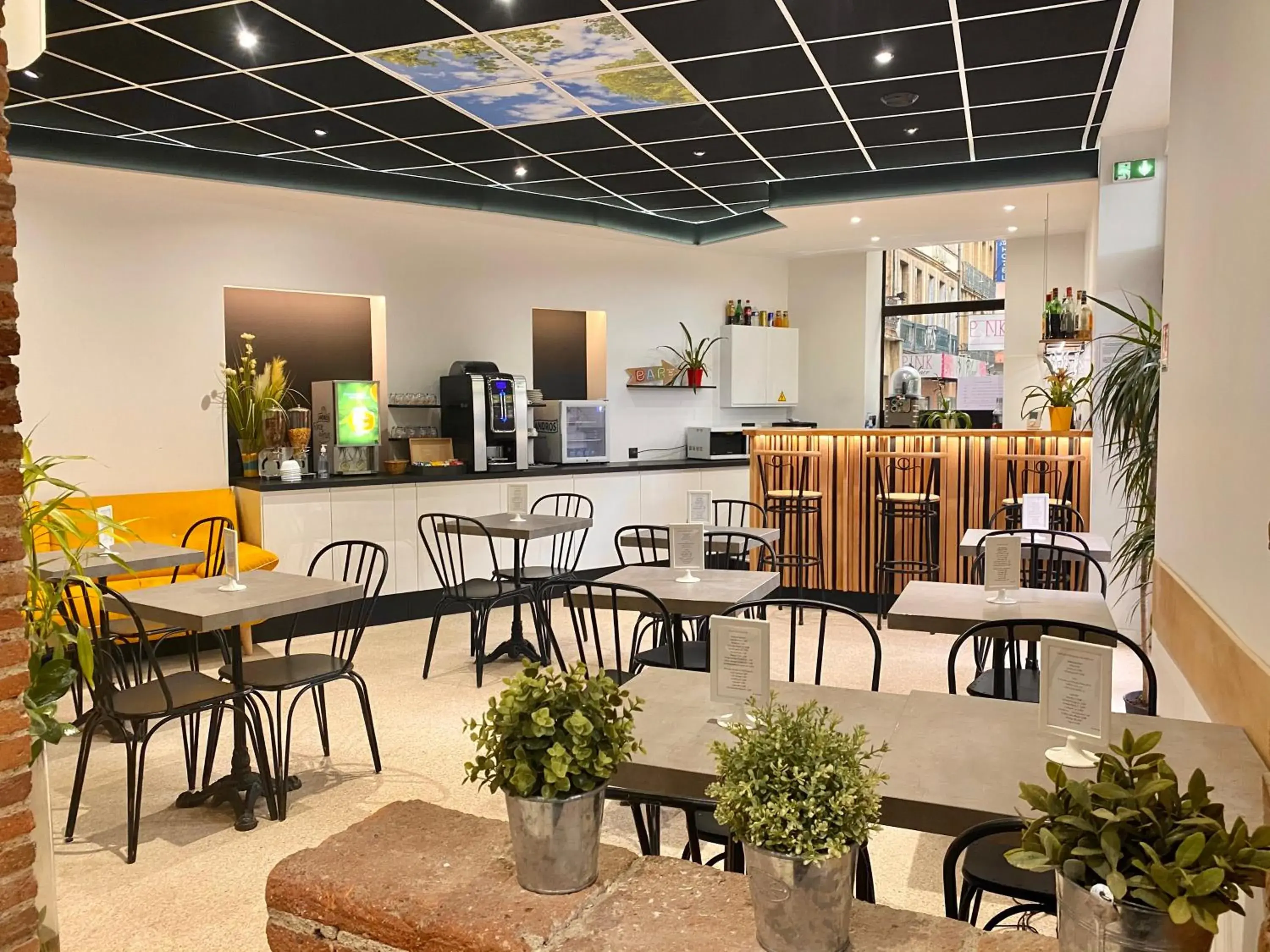 Lounge or bar in Hotel de Bordeaux Lounge or bar in Hotel de Bordeaux