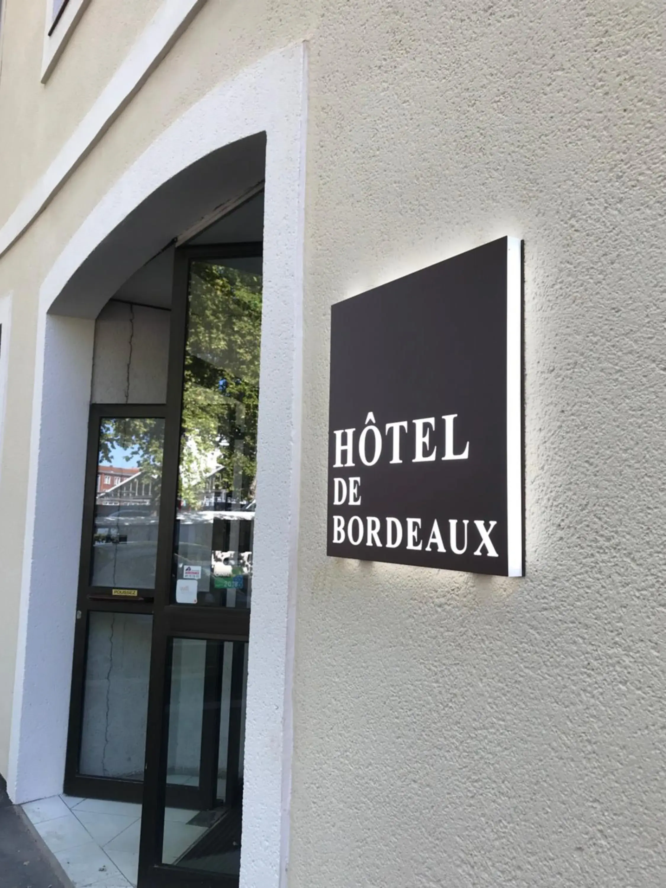 Facade/entrance in Hotel de Bordeaux Facade/entrance in Hotel de Bordeaux