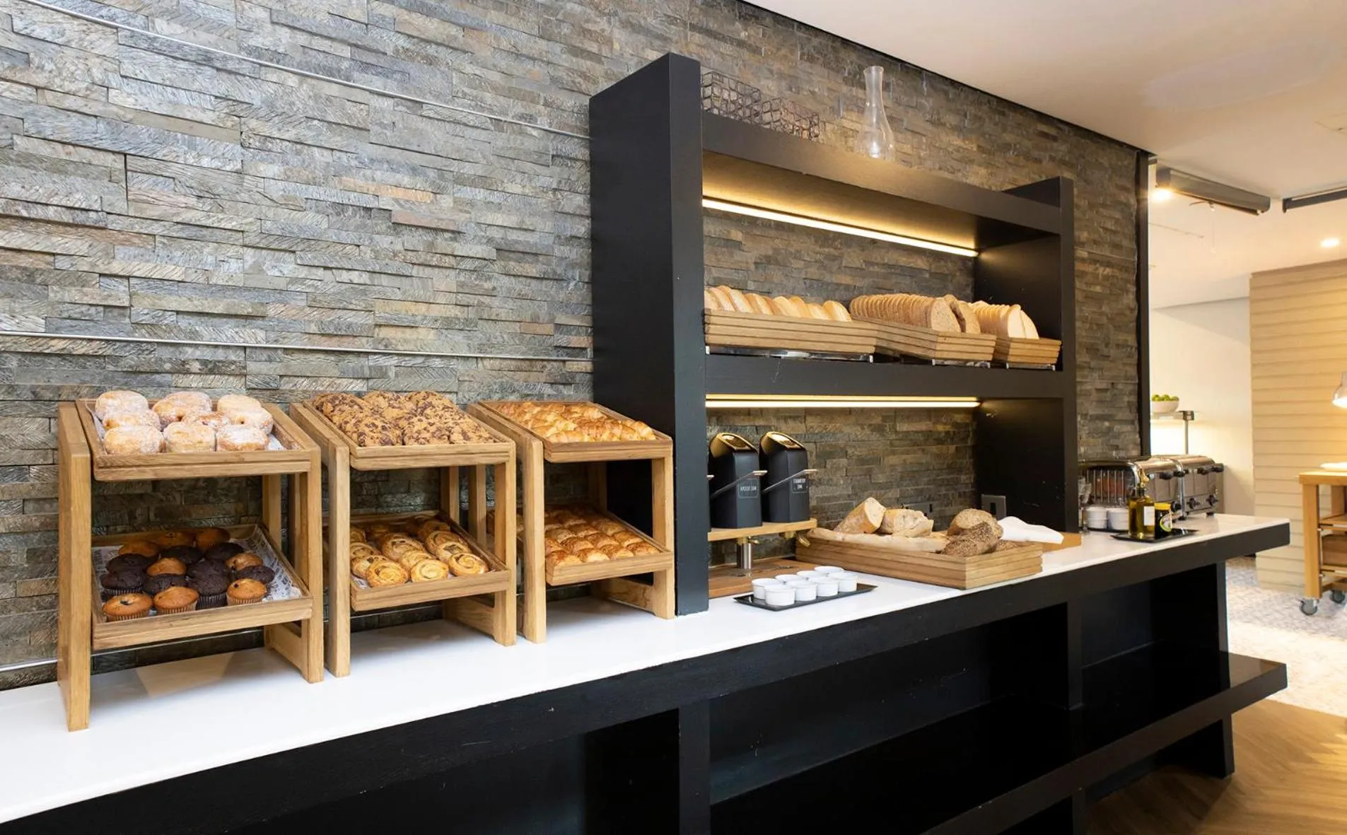 Buffet breakfast in H10 London Waterloo