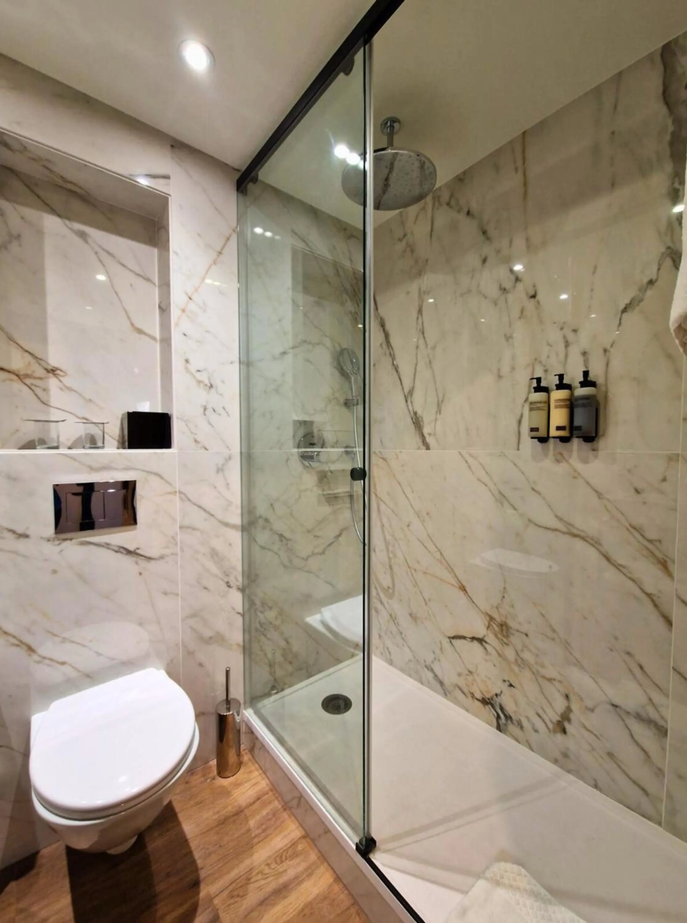 Shower in H10 London Waterloo