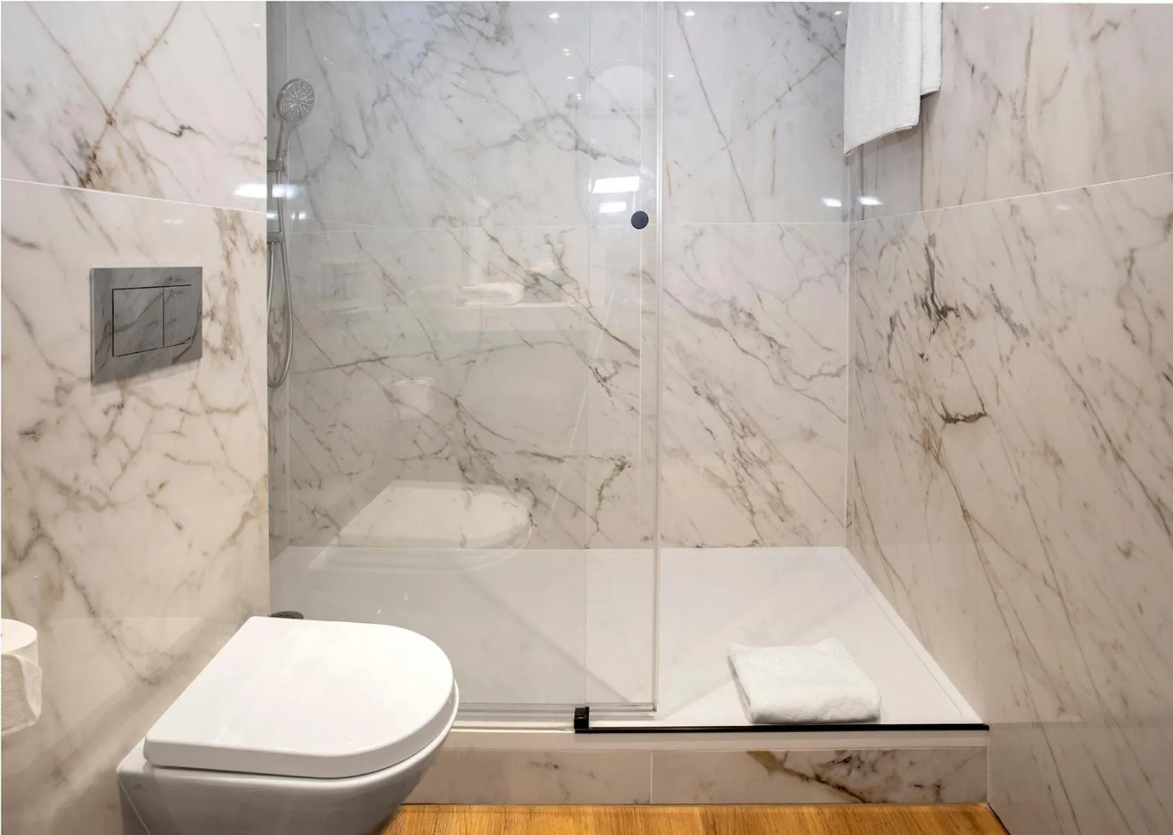 Shower in H10 London Waterloo