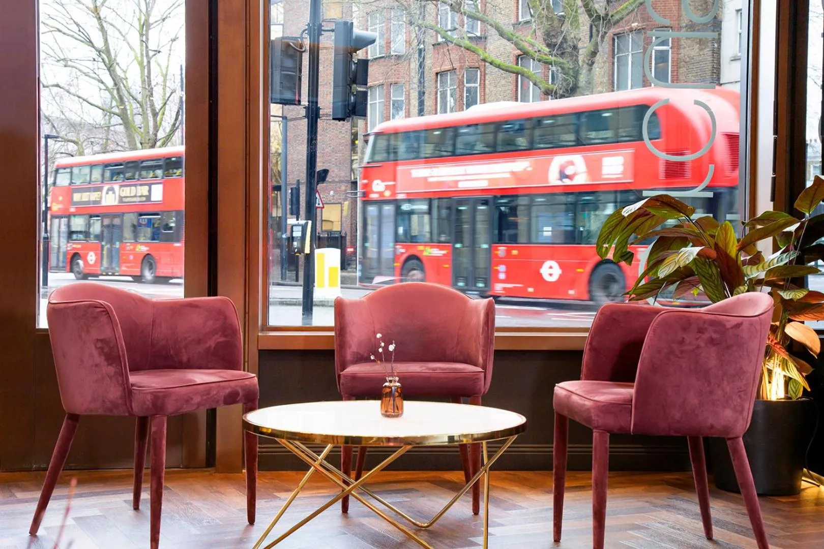 Lounge or bar in H10 London Waterloo