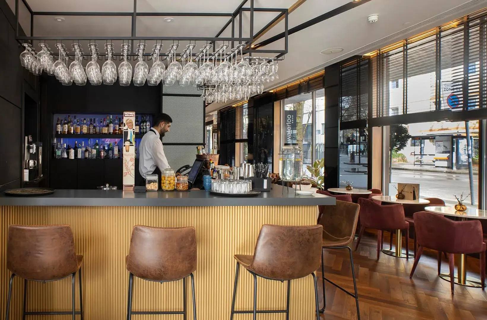 Lounge or bar in H10 London Waterloo Lounge or bar in H10 London Waterloo