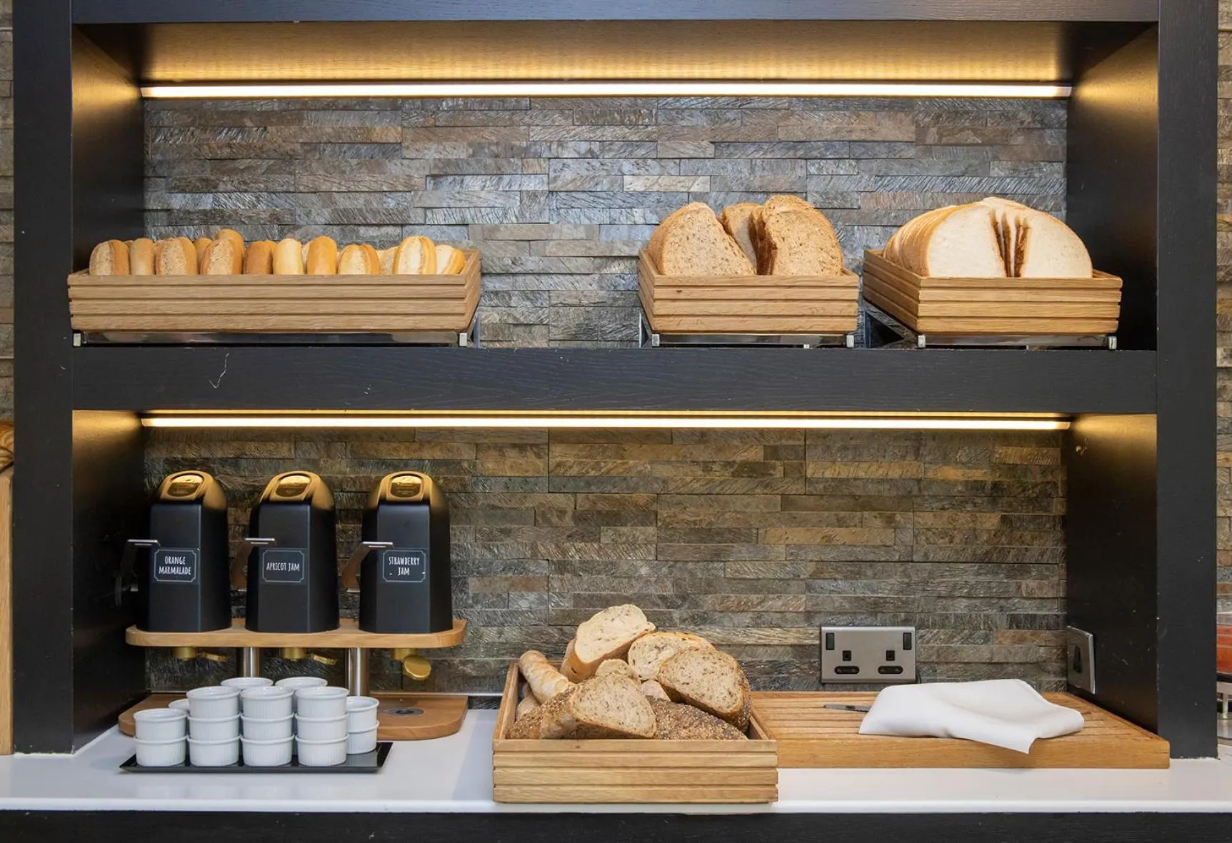 Buffet breakfast in H10 London Waterloo