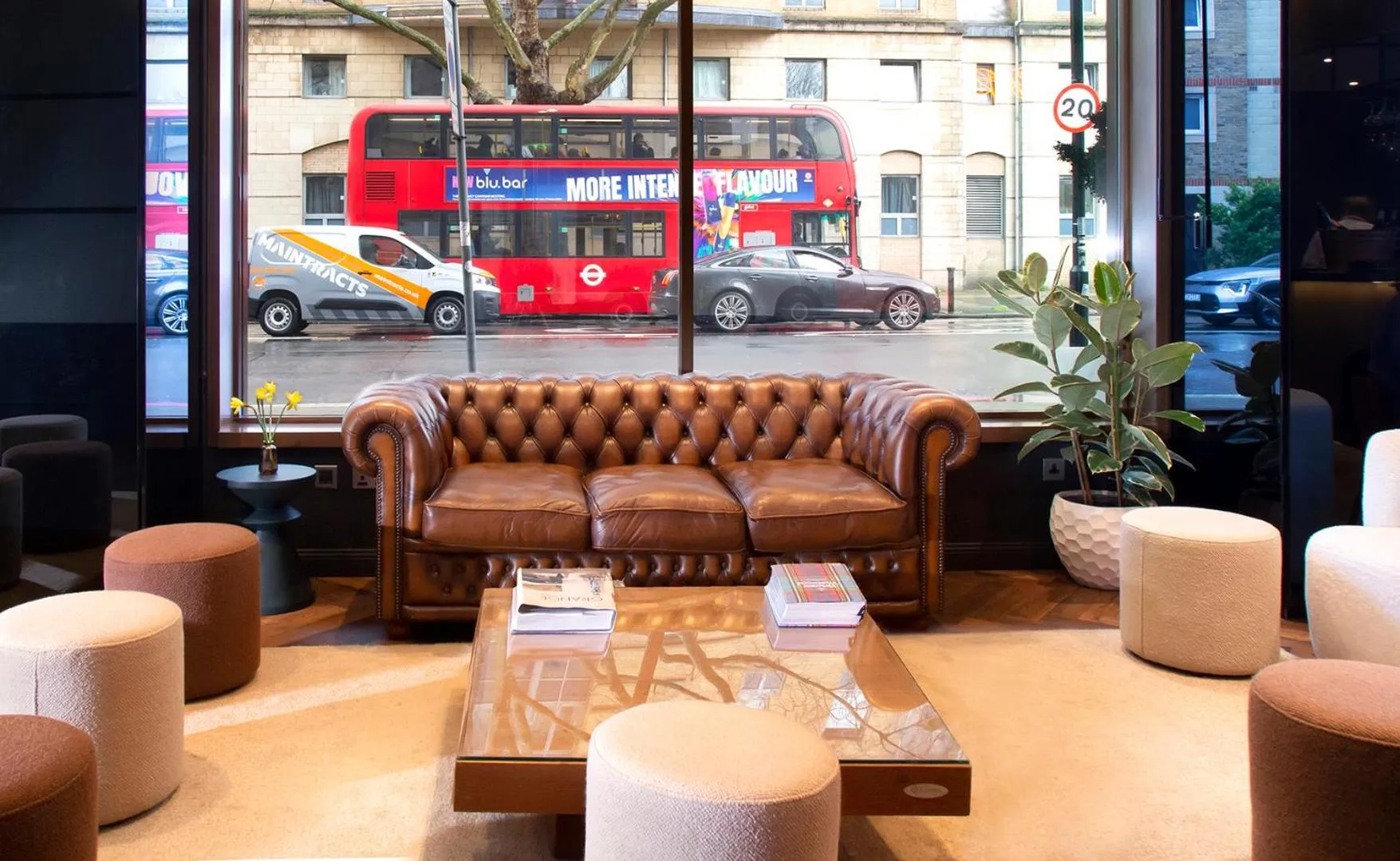 Lobby or reception in H10 London Waterloo