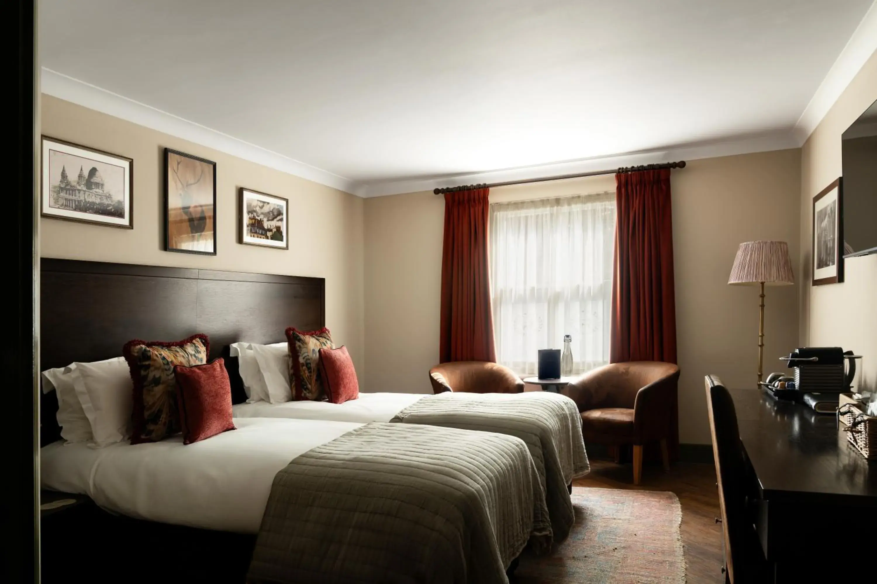 Twin Room in Rose And Crown Hotel Twin Room in Rose And Crown Hotel