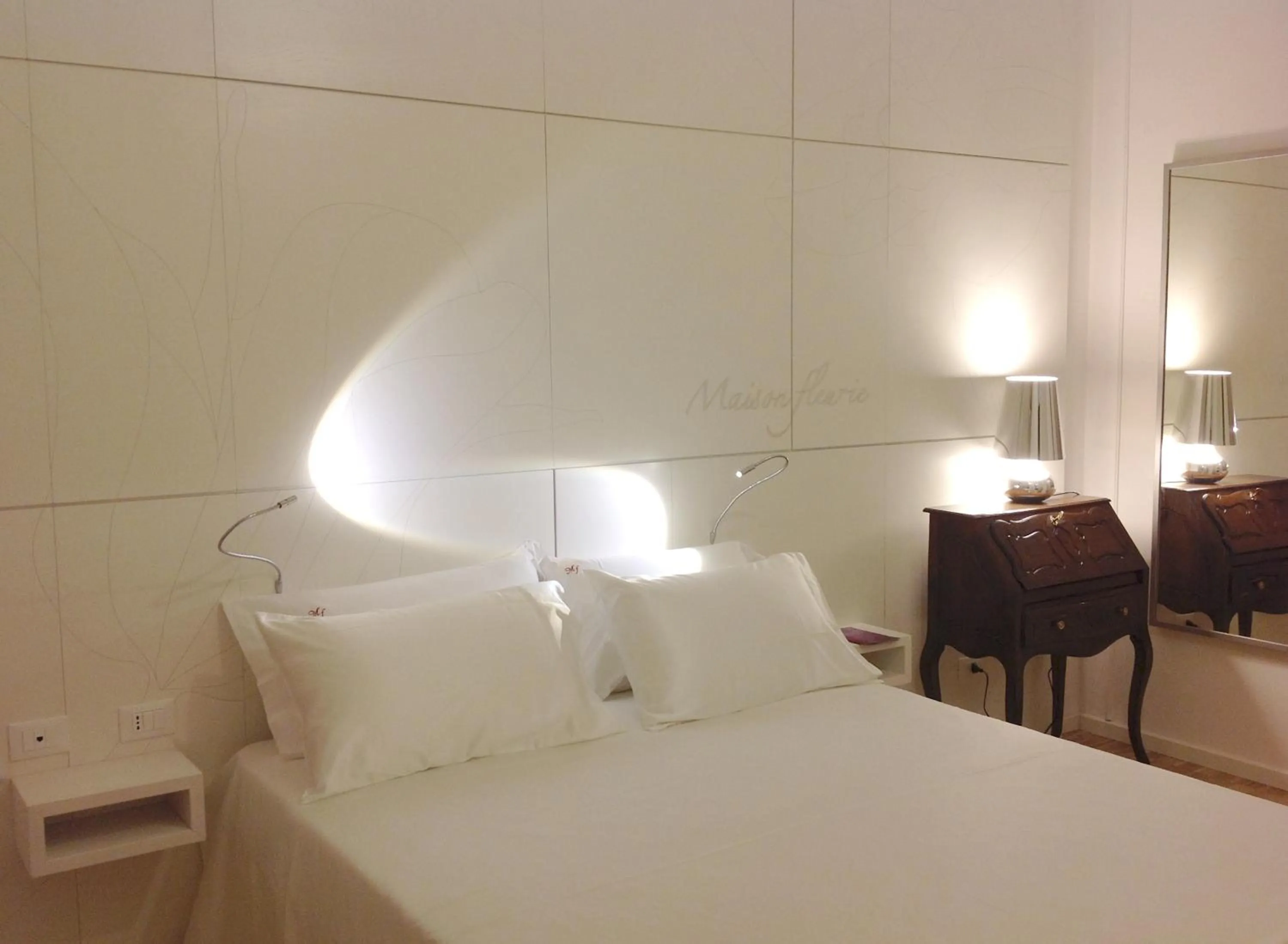 Bedroom, Bed in Maison Fleurie