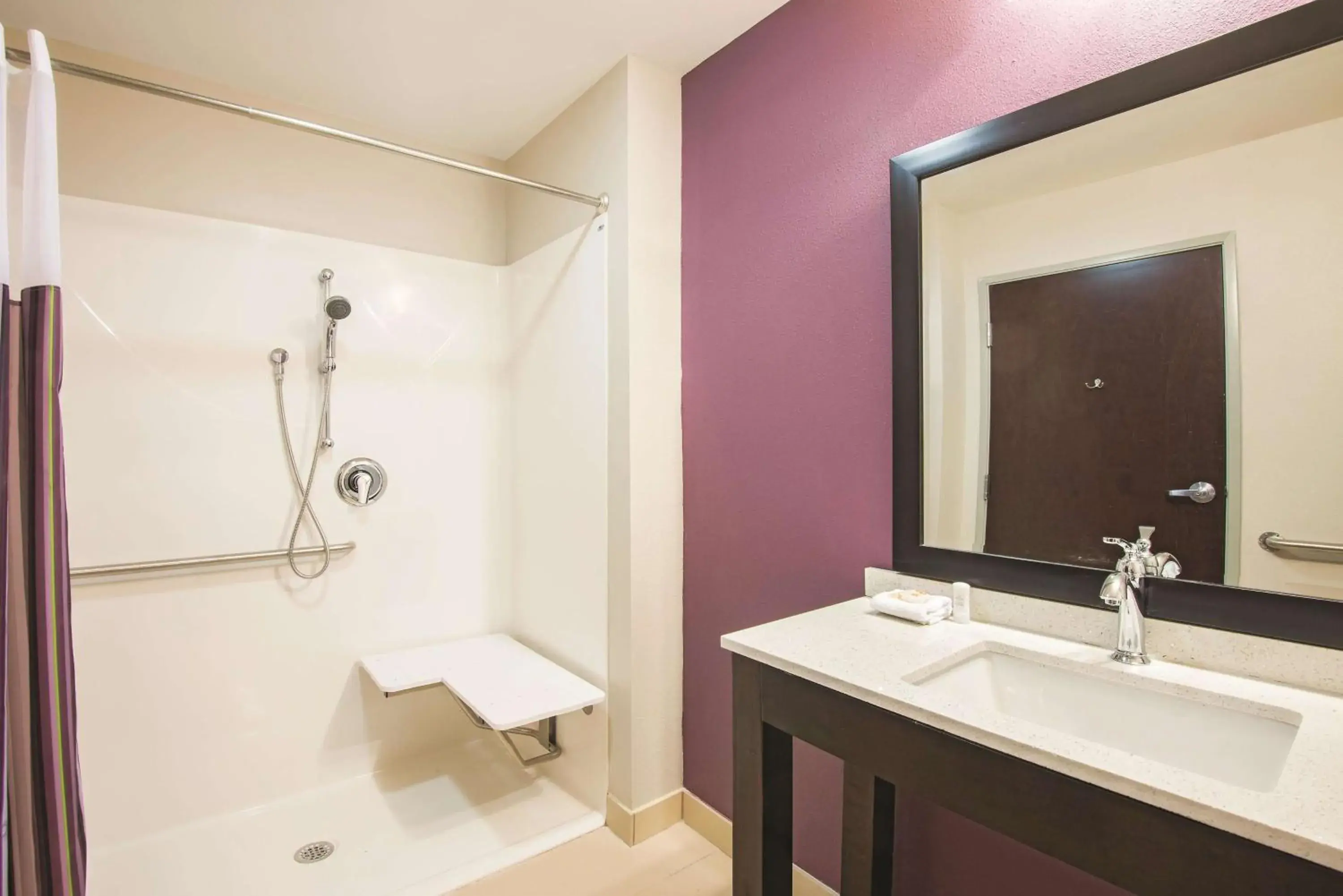 Photo of the whole room in La Quinta by Wyndham York Photo of the whole room in La Quinta by Wyndham York