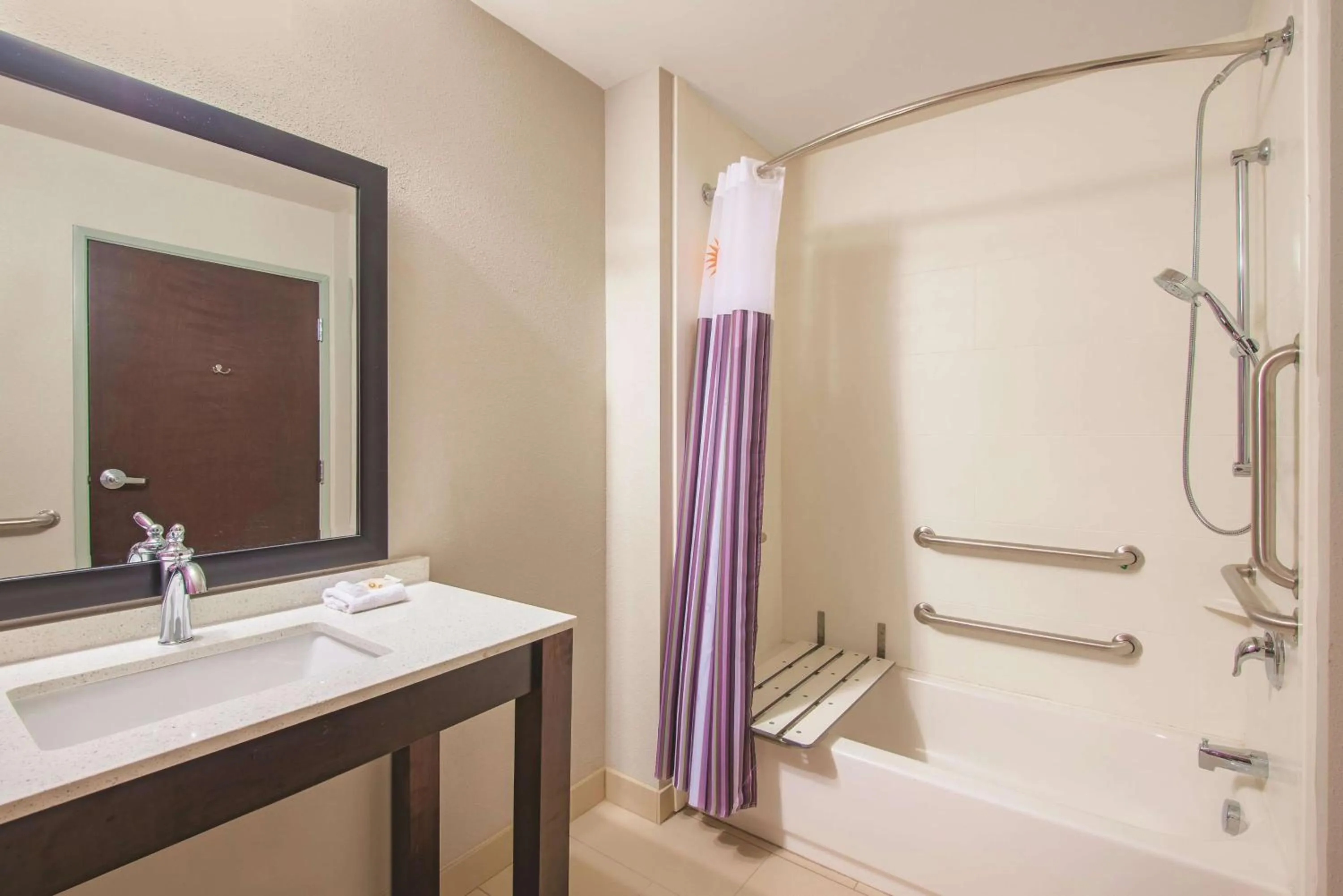 Photo of the whole room in La Quinta by Wyndham York