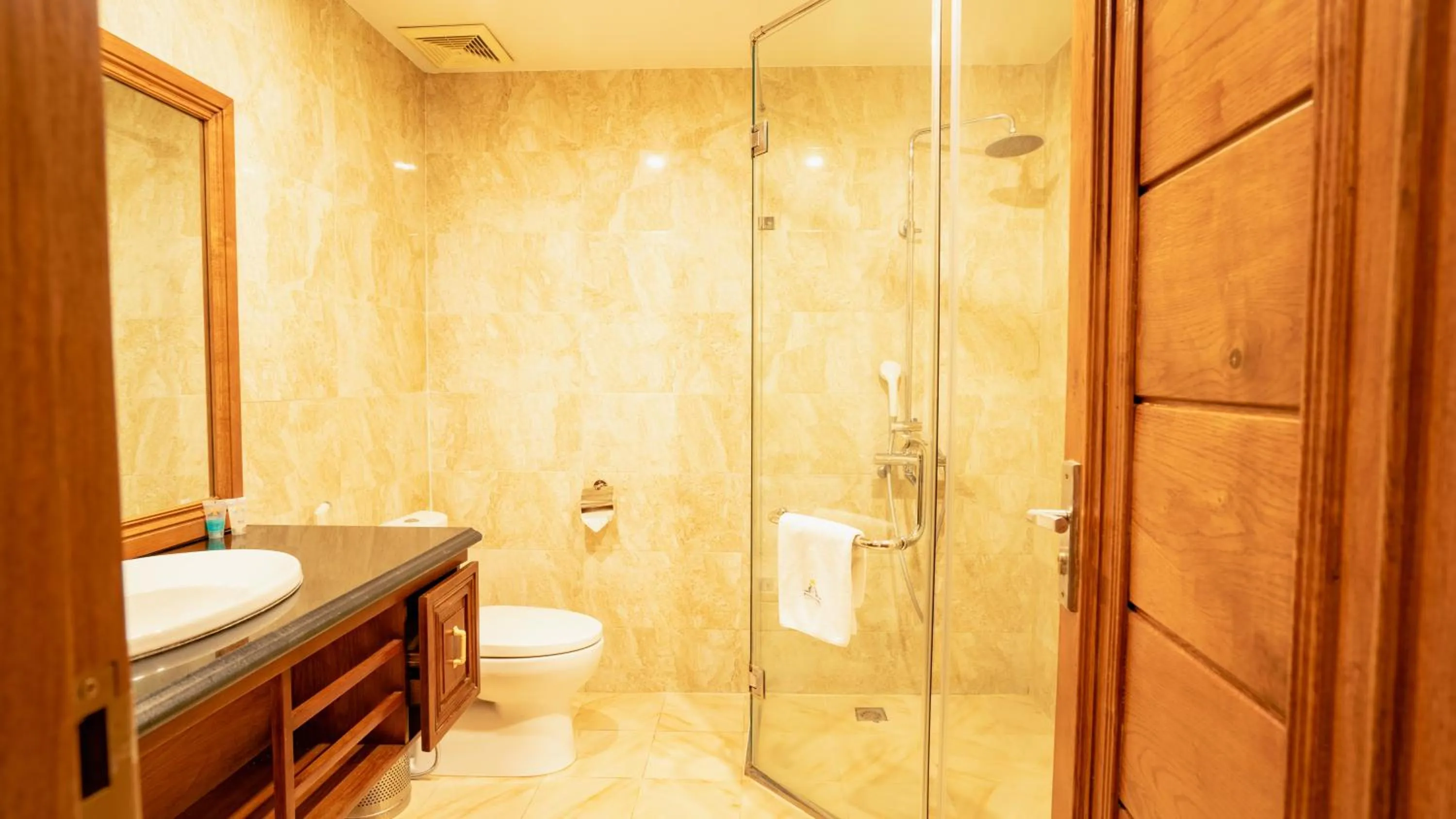 Toilet in Phuong Anh Hotel 2 Hai Duong