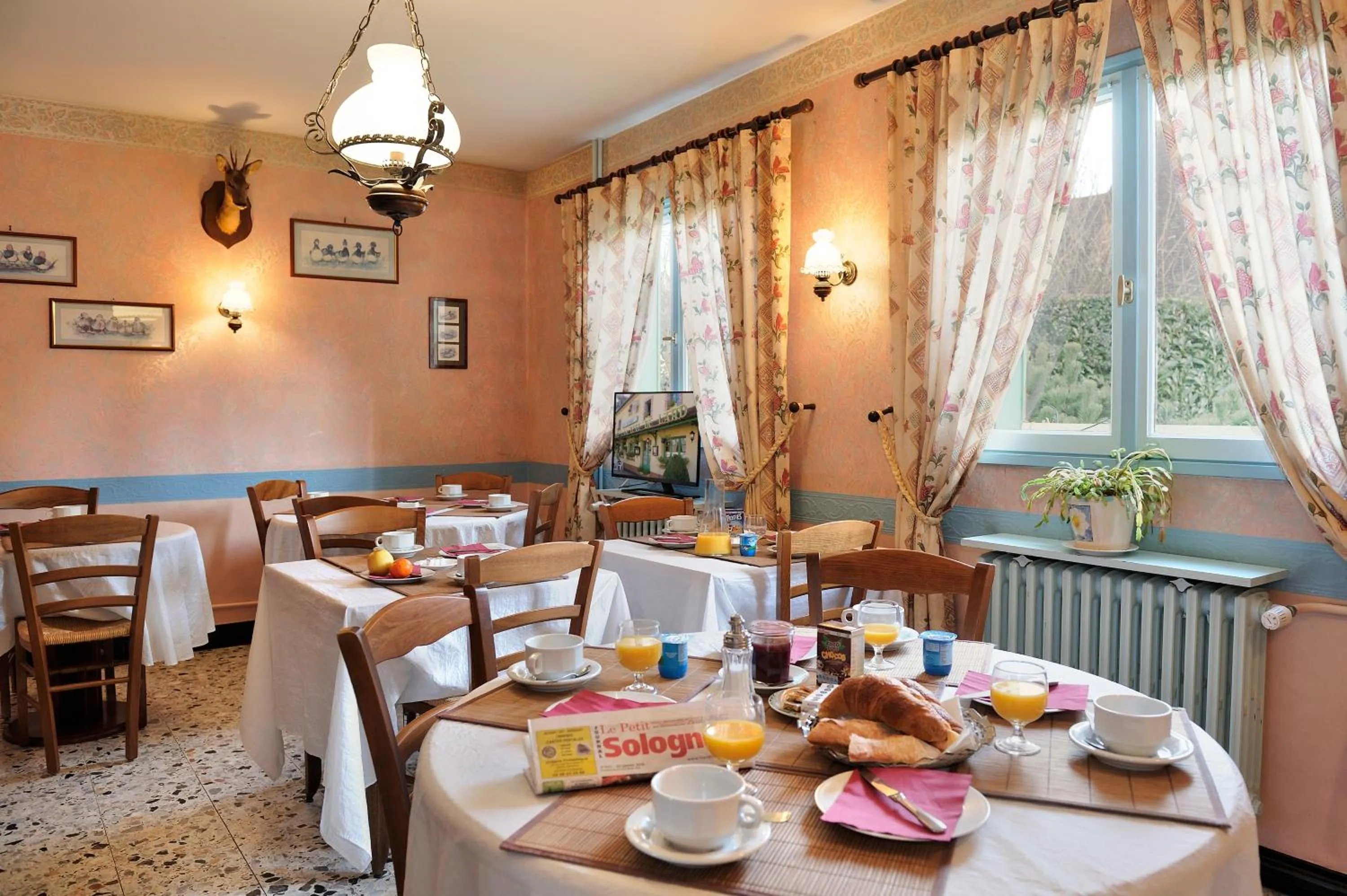 Breakfast in Logis Auberge À La Tête De Lard