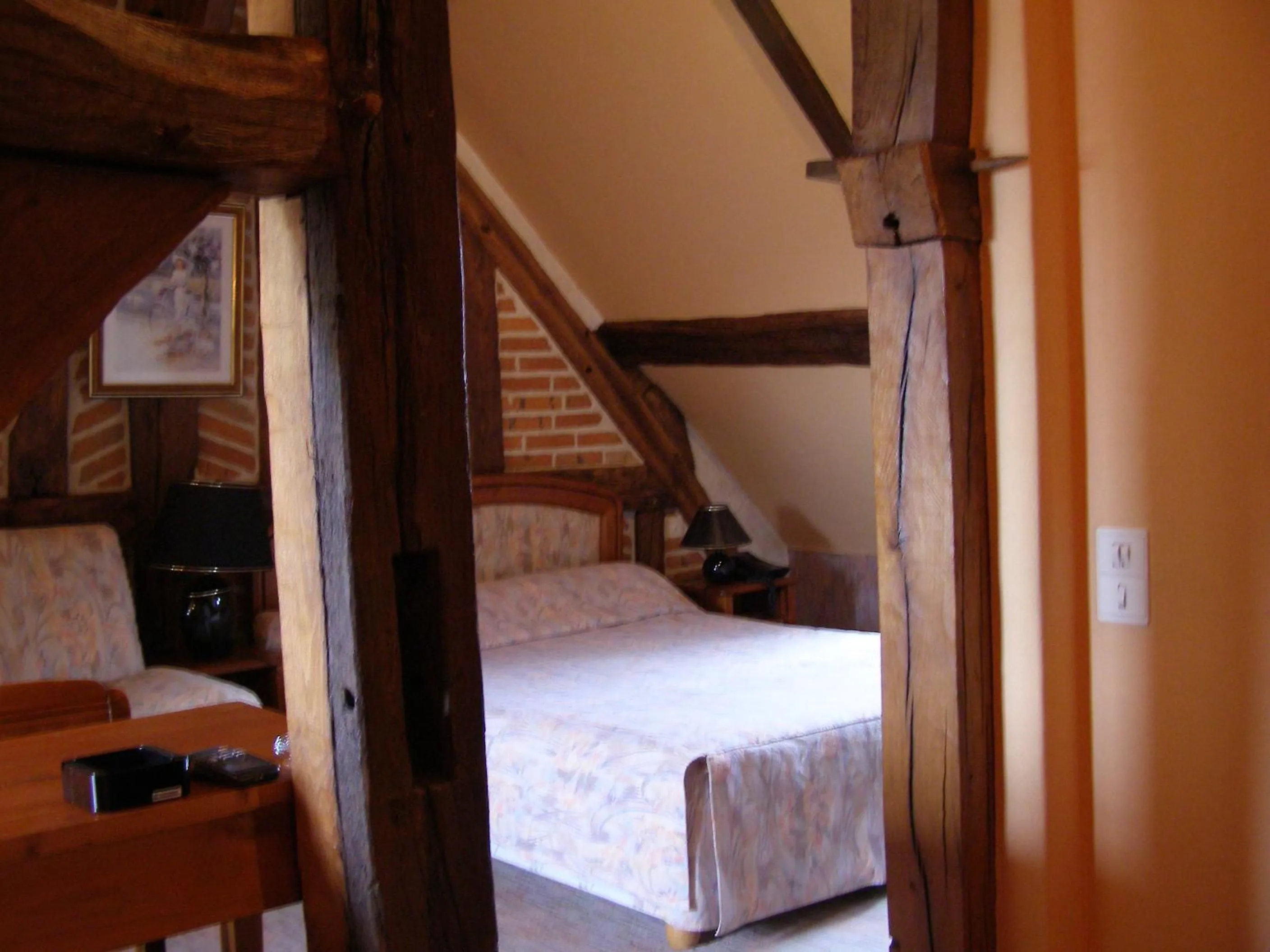Photo of the whole room, Bed in Logis Auberge À La Tête De Lard
