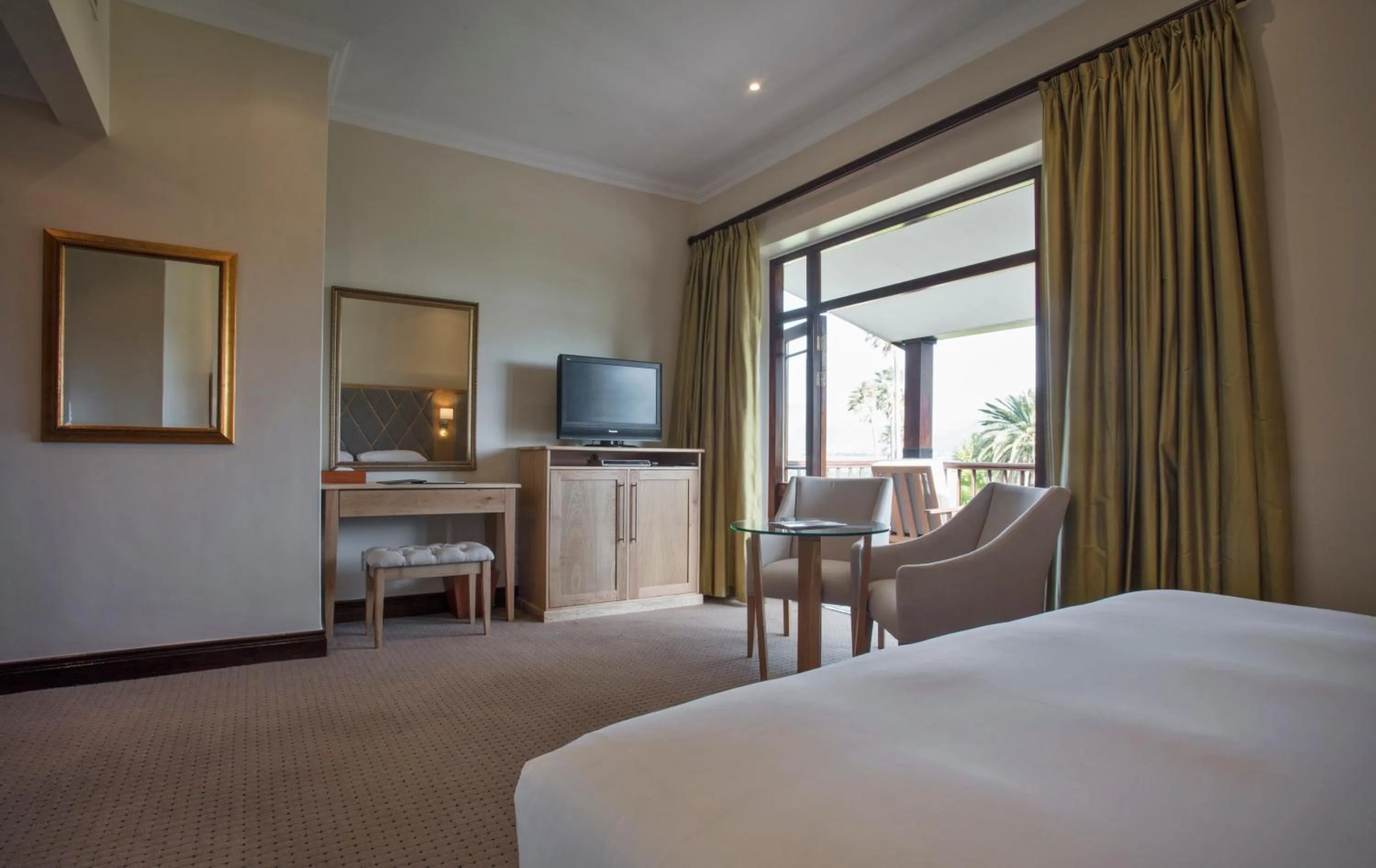 TV and multimedia, Bed in ASARA Wine Estate & Hotel