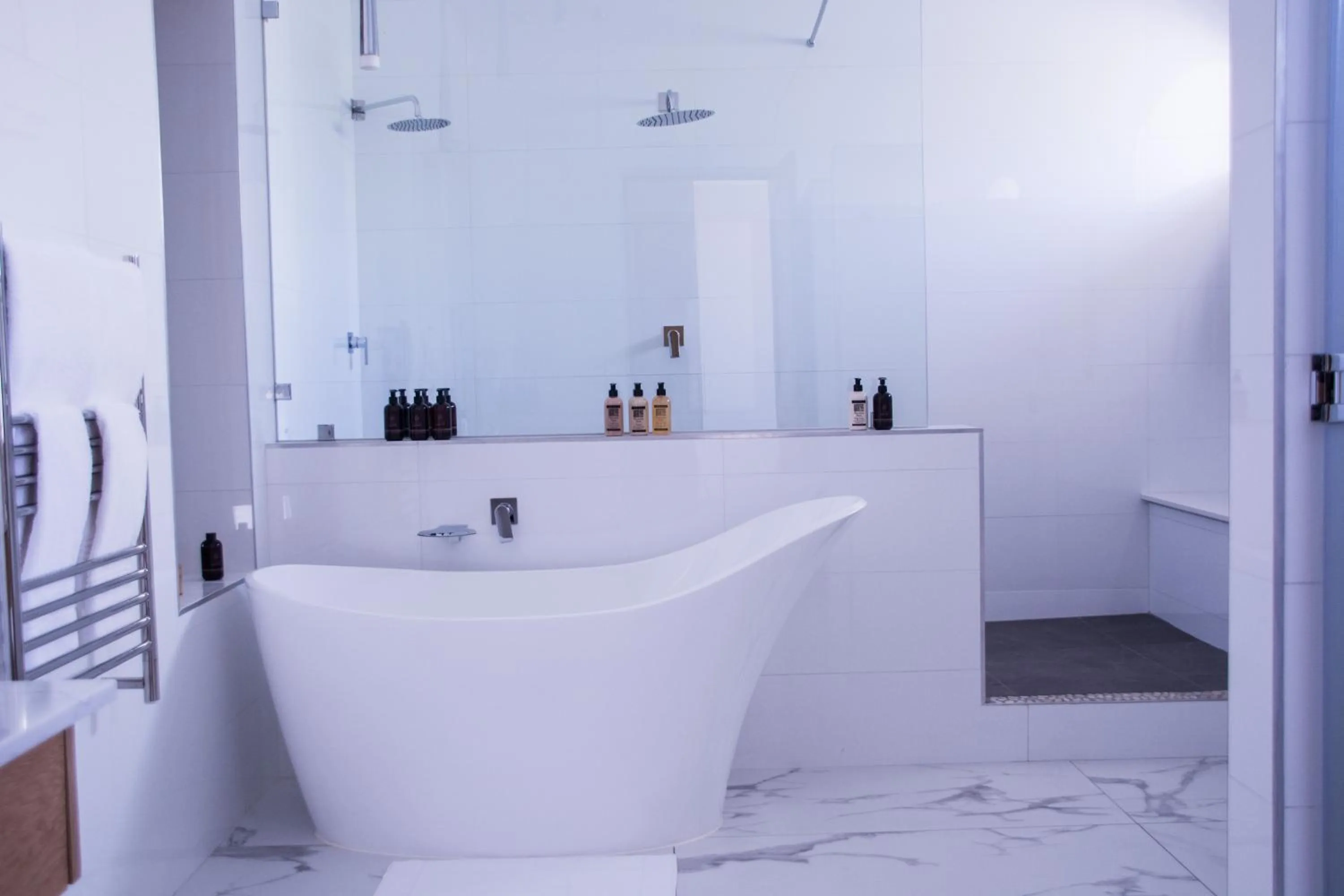 Shower in ASARA Wine Estate & Hotel