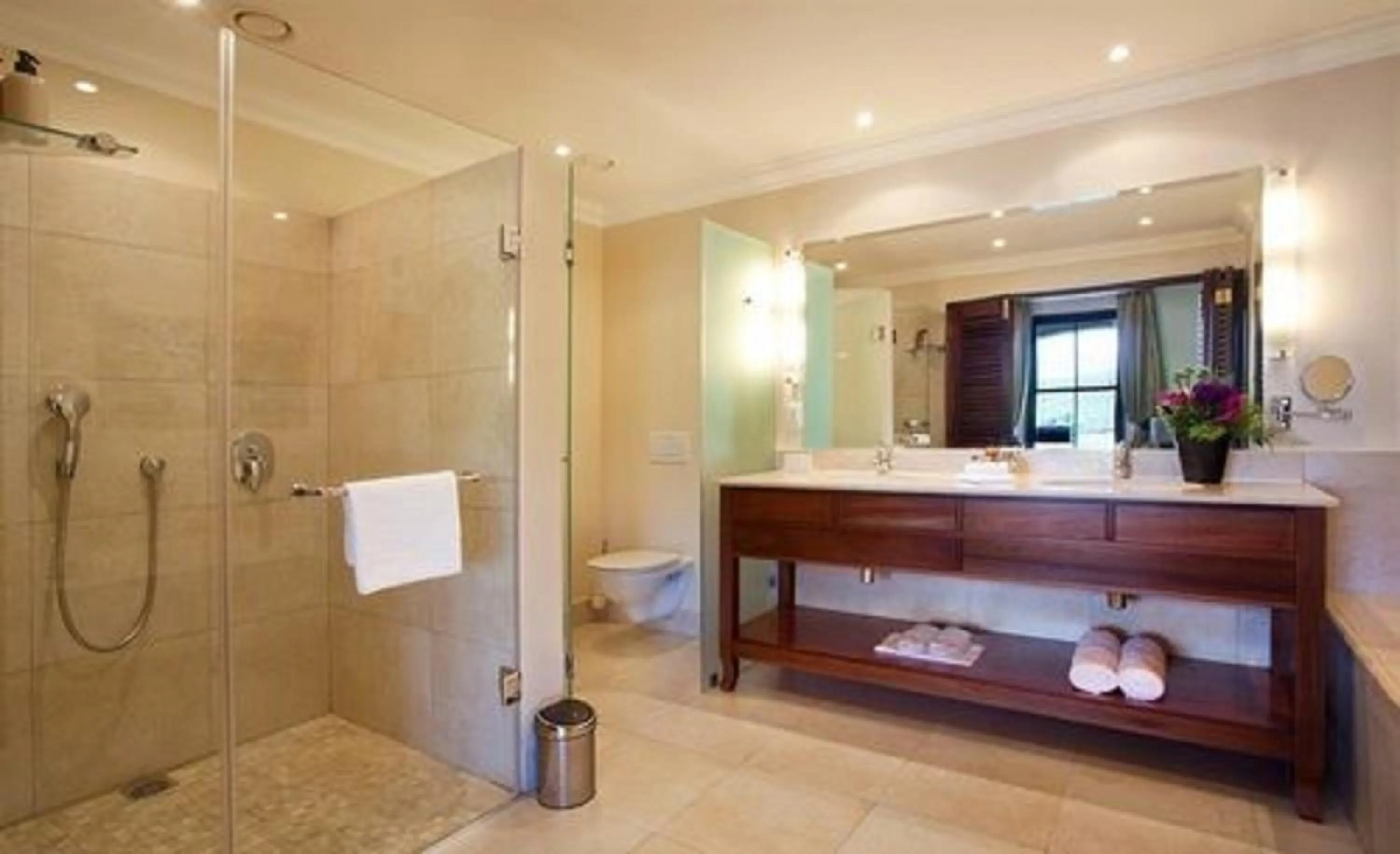 Shower in ASARA Wine Estate & Hotel
