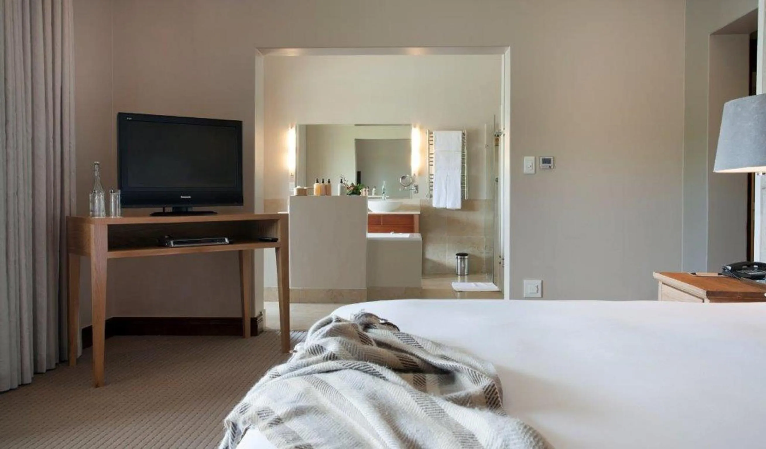 Bathroom, Bed in ASARA Wine Estate & Hotel