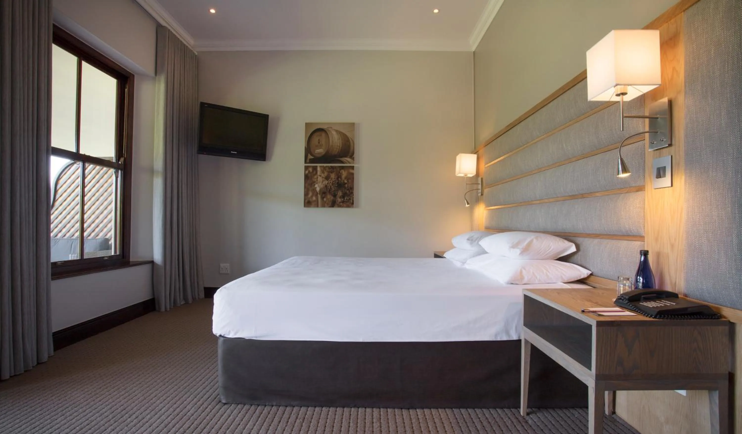 TV and multimedia, Bed in ASARA Wine Estate & Hotel