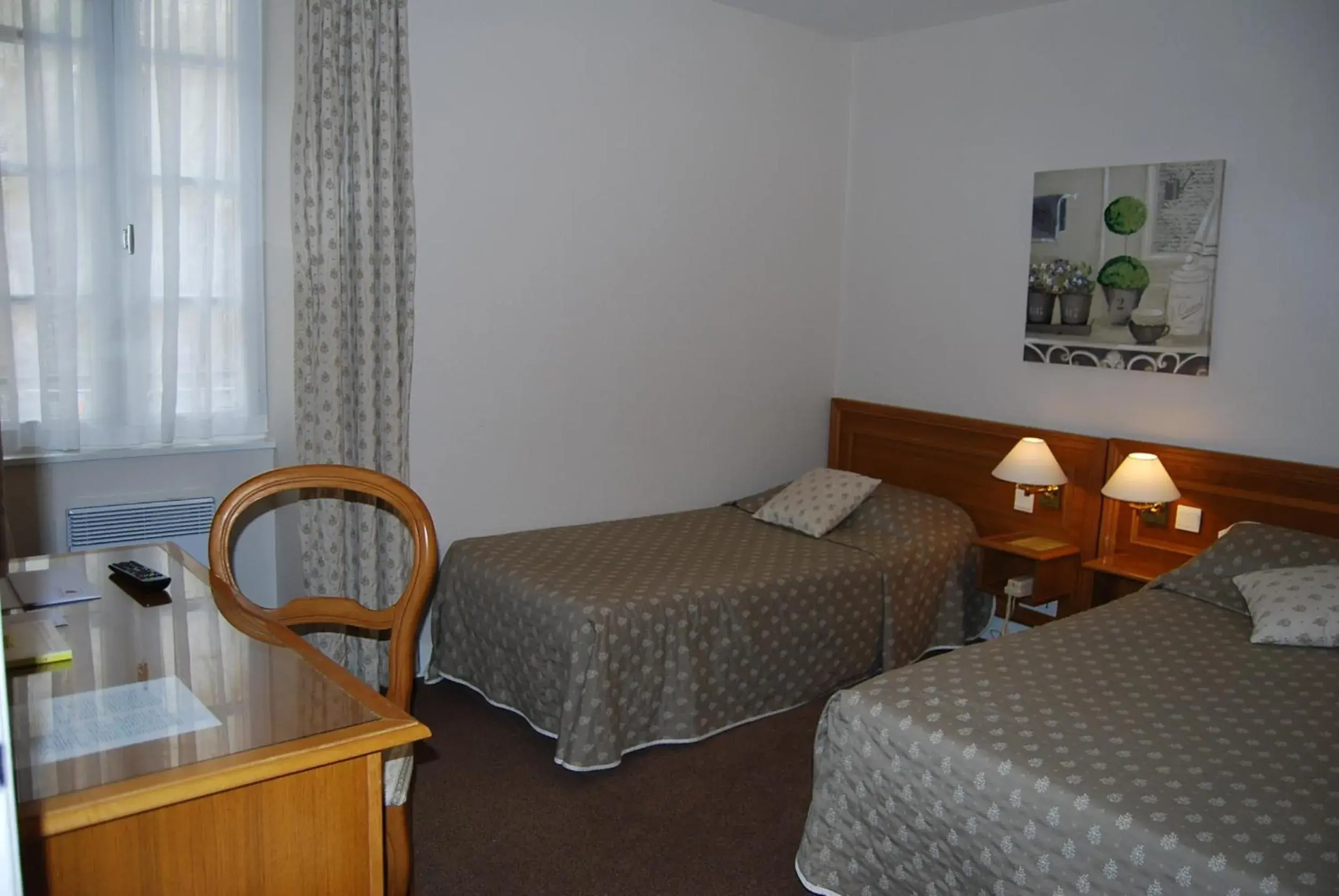 Twin Room in Le Terminus des Pèlerins Twin Room in Le Terminus des Pèlerins