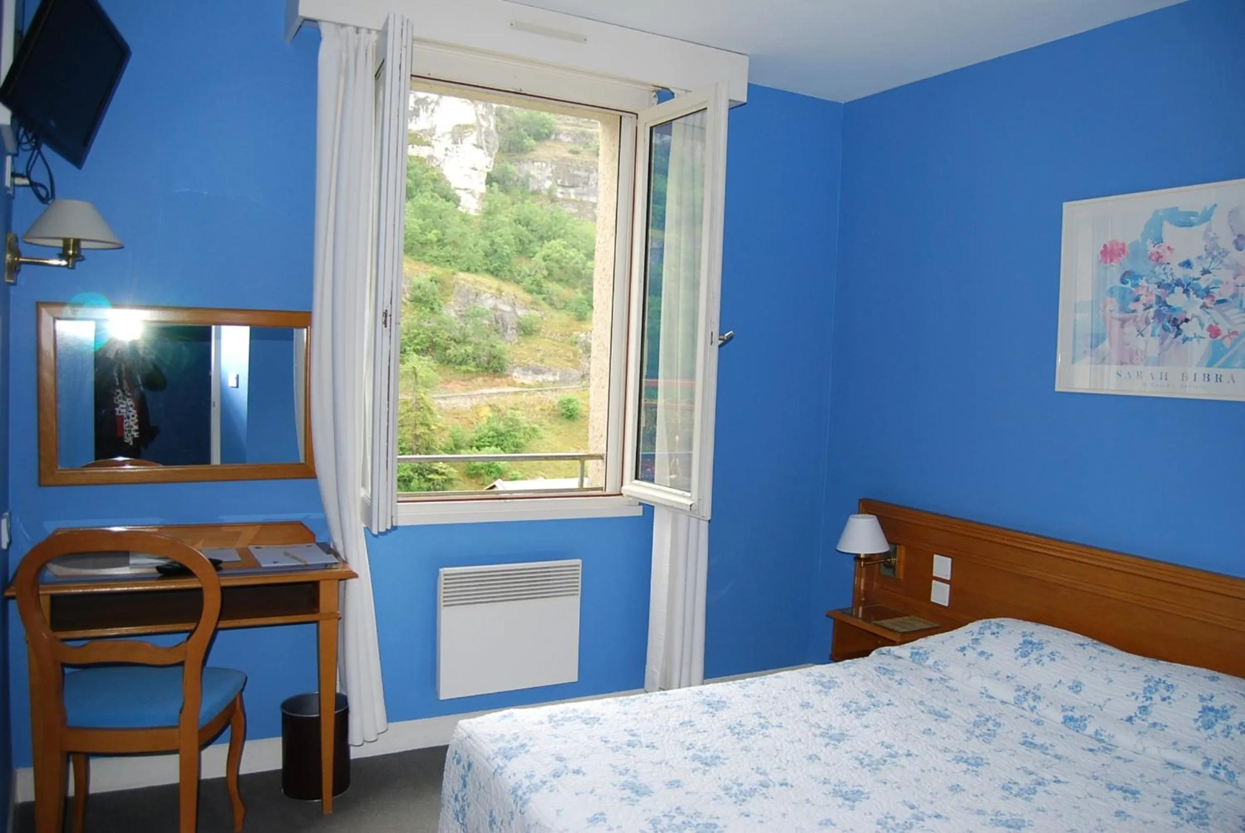 Photo of the whole room in Le Terminus des Pèlerins