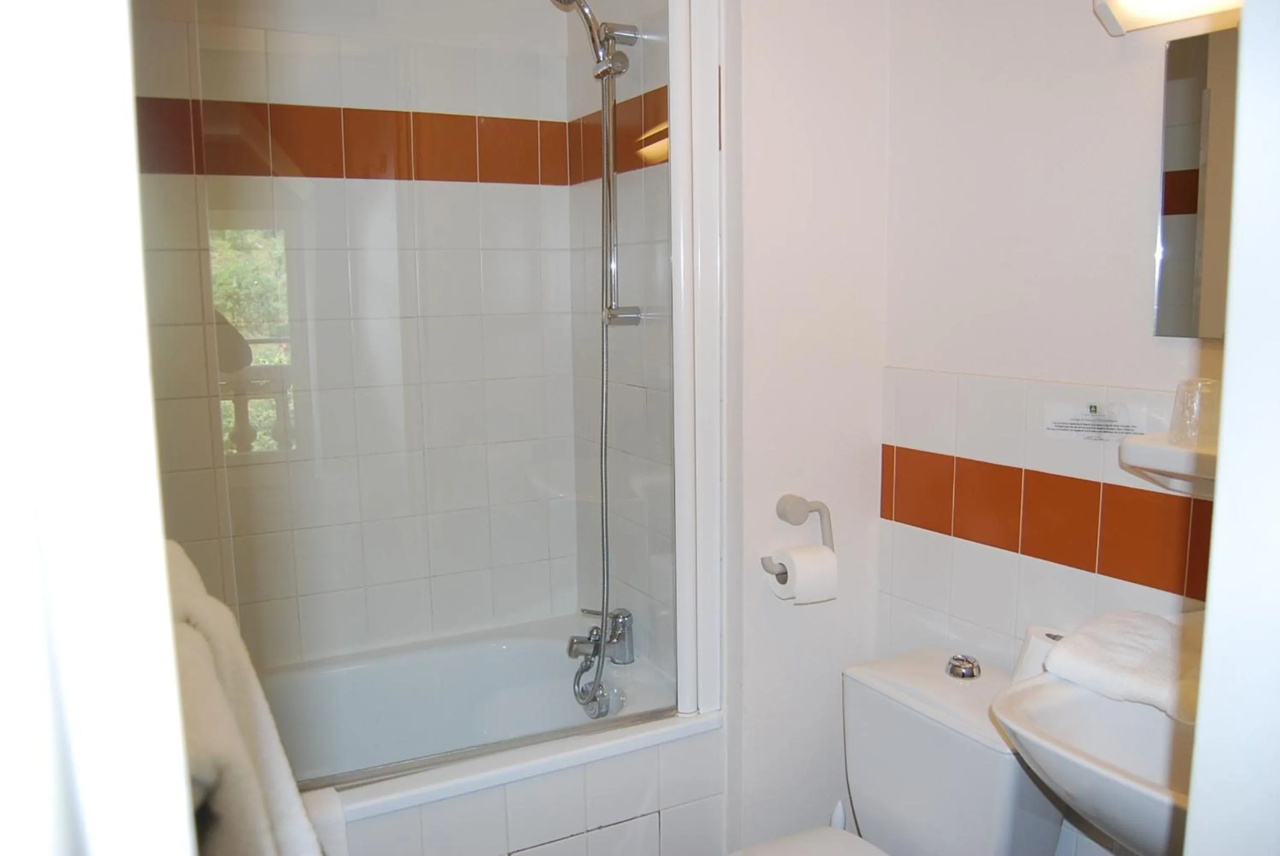 Shower in Le Terminus des Pèlerins