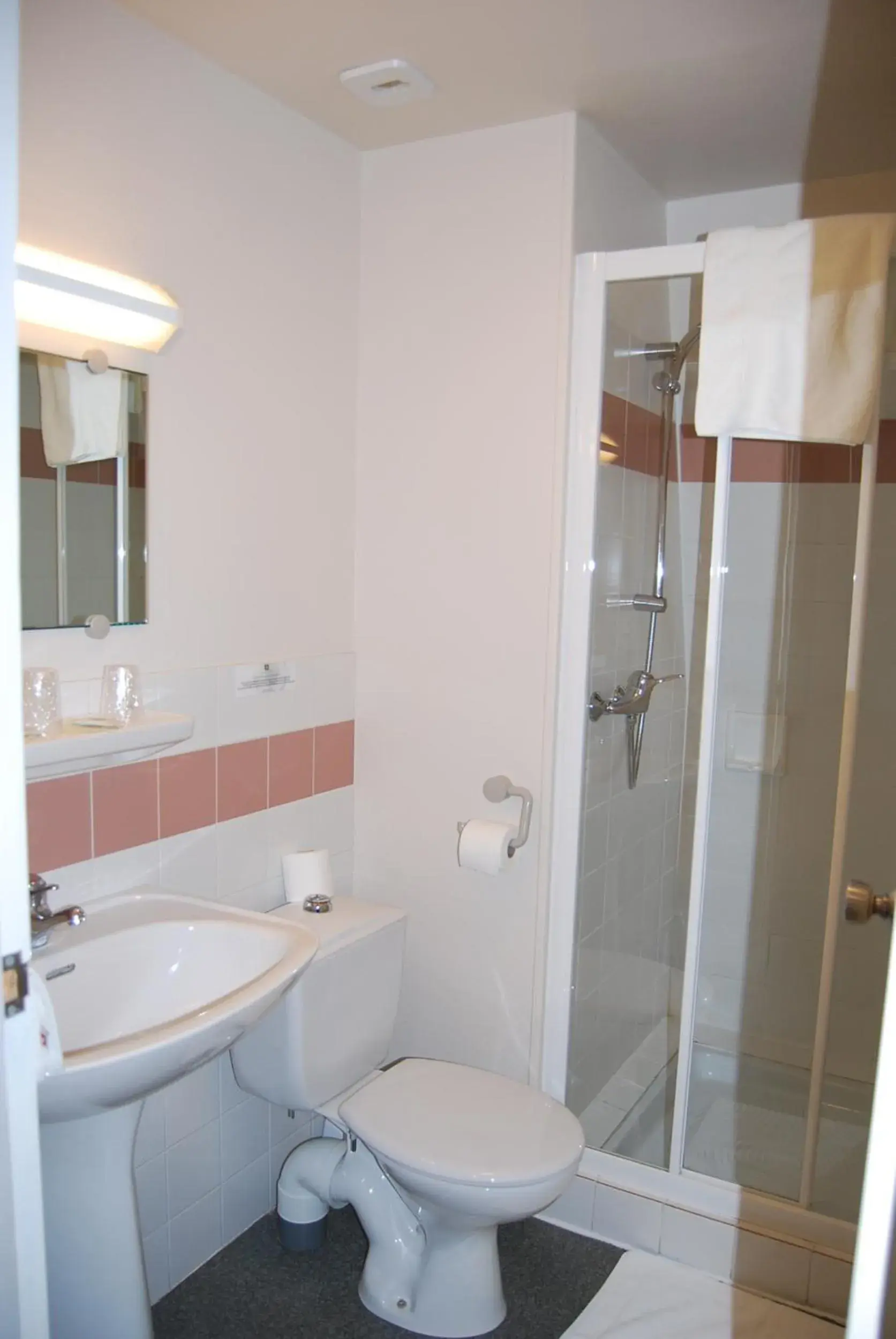 Twin Room in Le Terminus des Pèlerins Twin Room in Le Terminus des Pèlerins