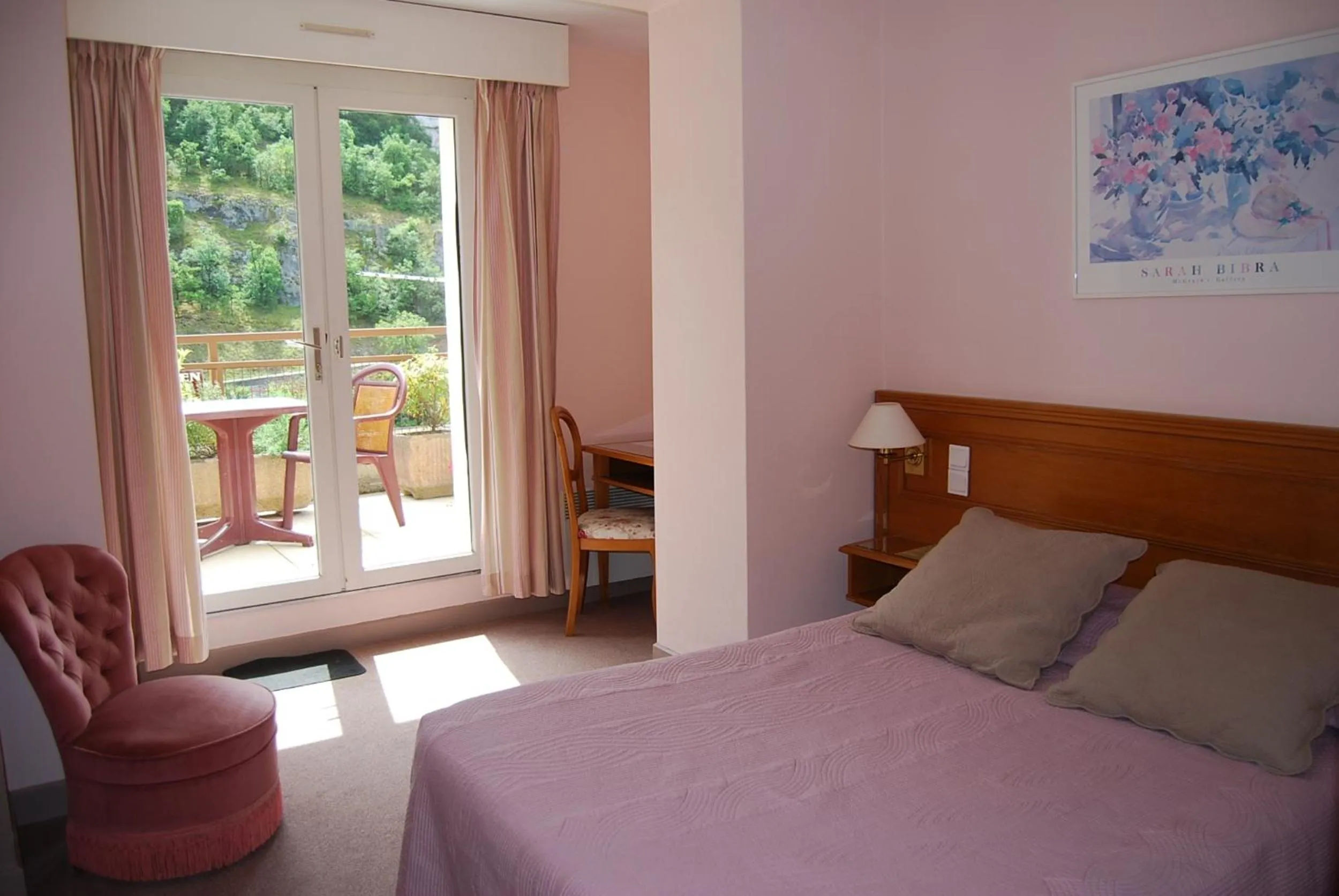 Photo of the whole room in Le Terminus des Pèlerins