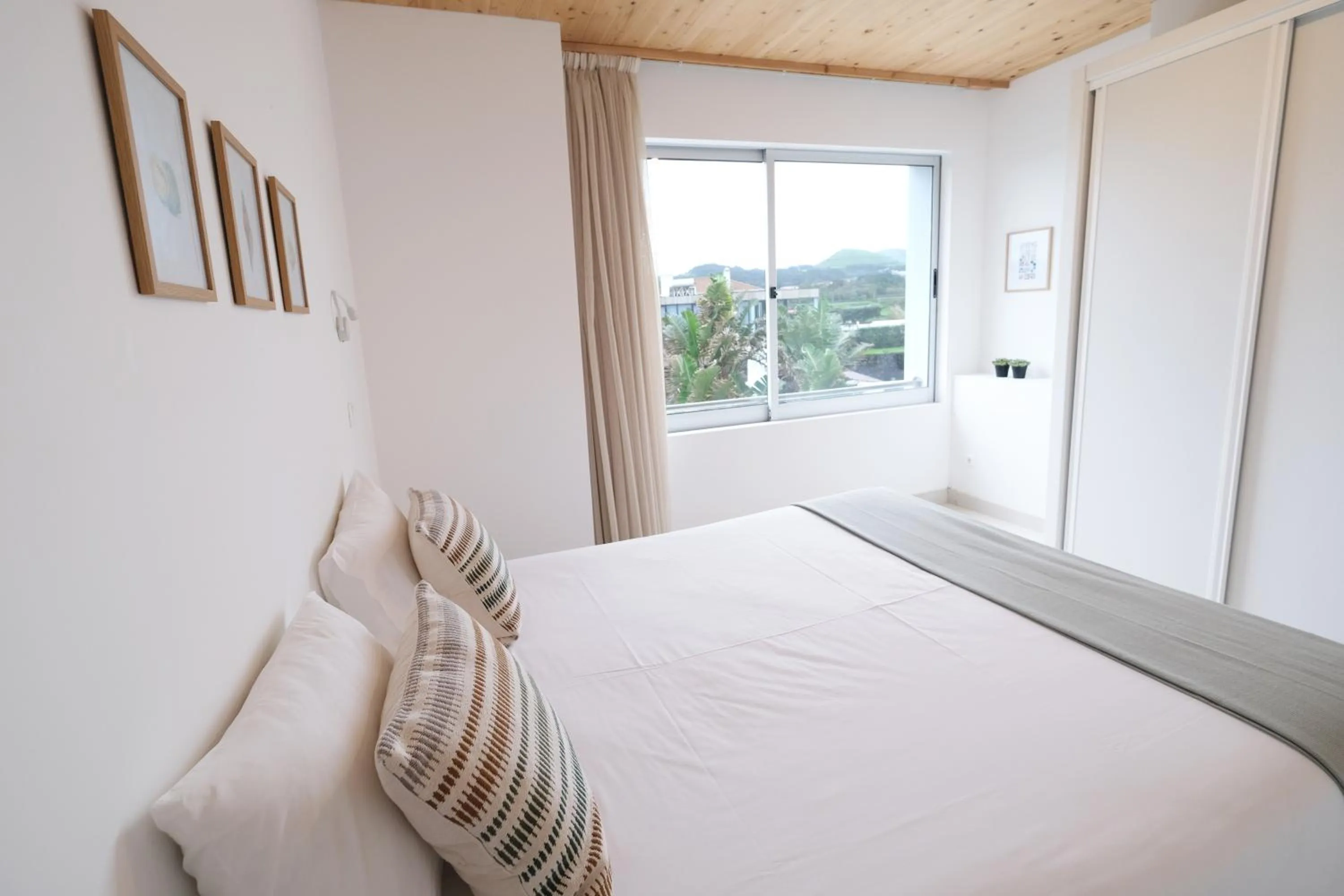 Bed in Sao Vicente Lodge - Atlantic Retreat