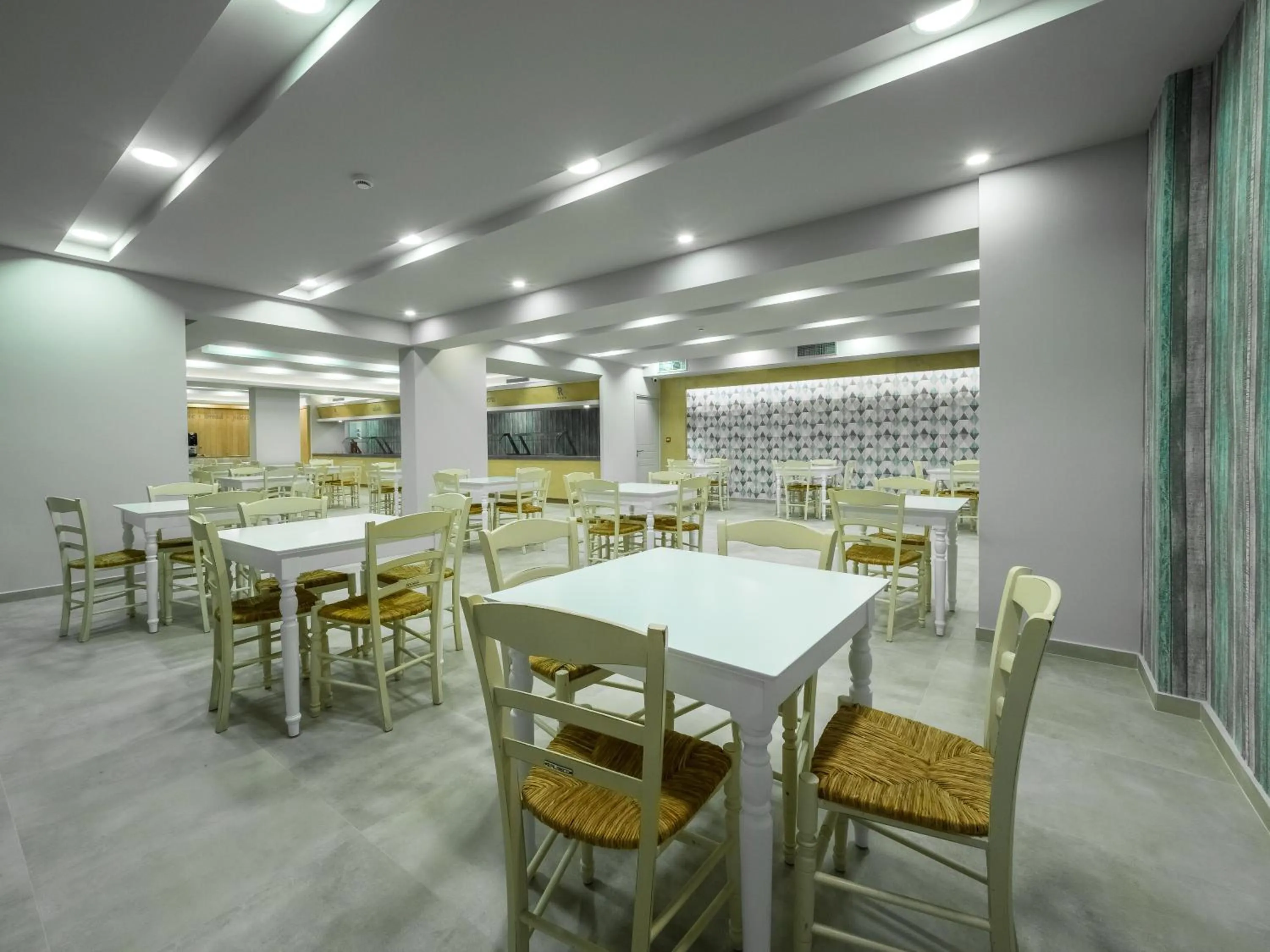 Restaurant/places to eat in Paradise Resort