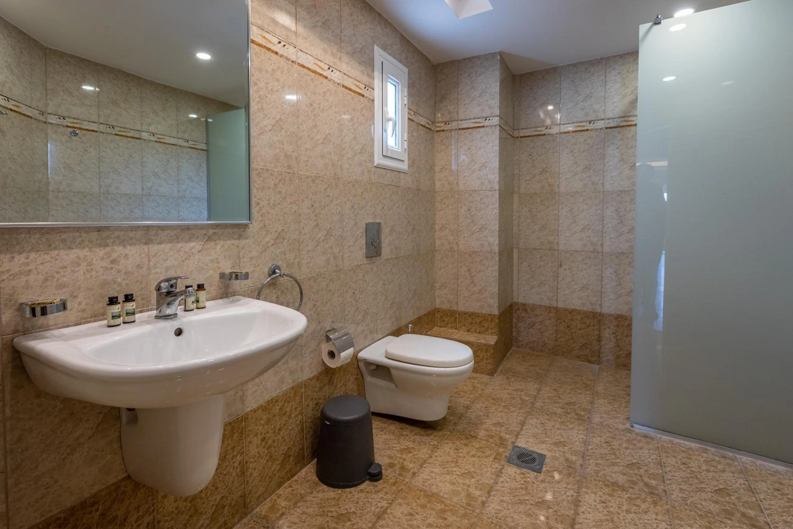 Toilet in Paradise Resort