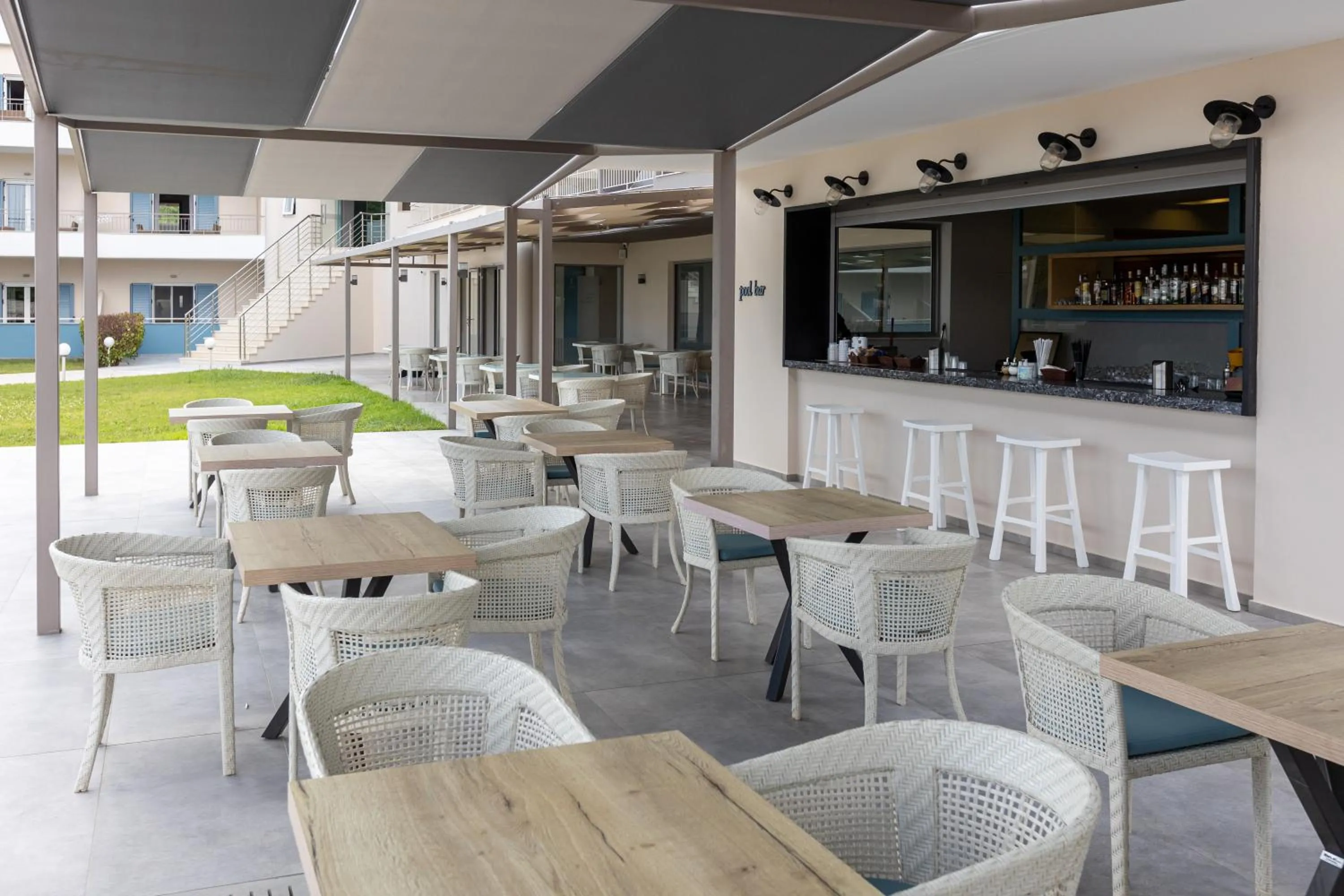 Restaurant/places to eat in Paradise Resort