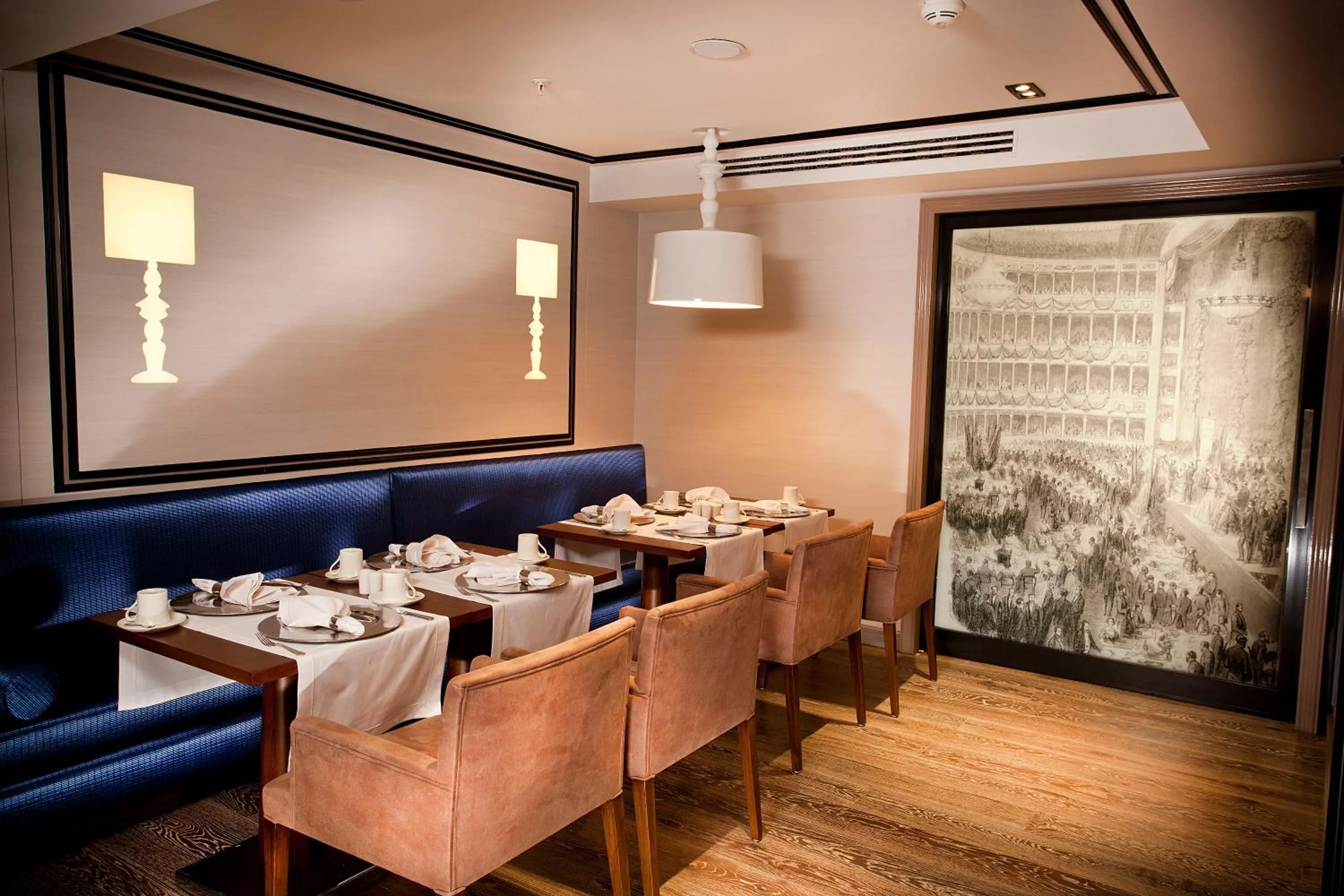 Restaurant/places to eat in Hotel La Villa