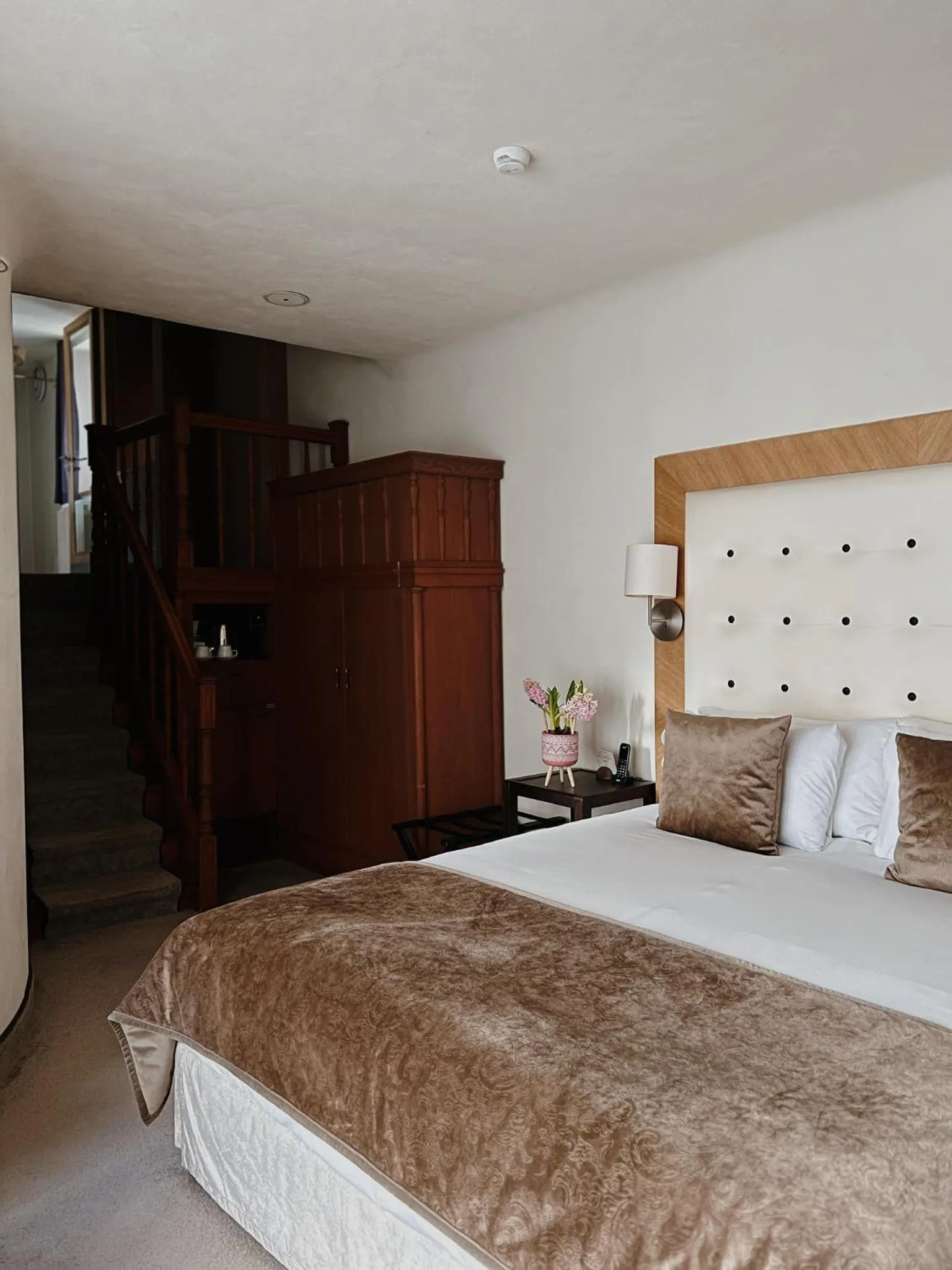 Photo of the whole room, Bed in Dome Hotel