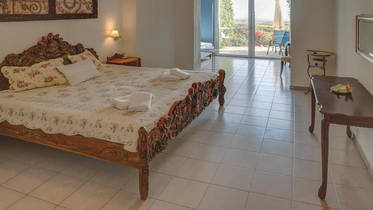 Deluxe Triple Room with Sea View in Hotel Villa Sevasti