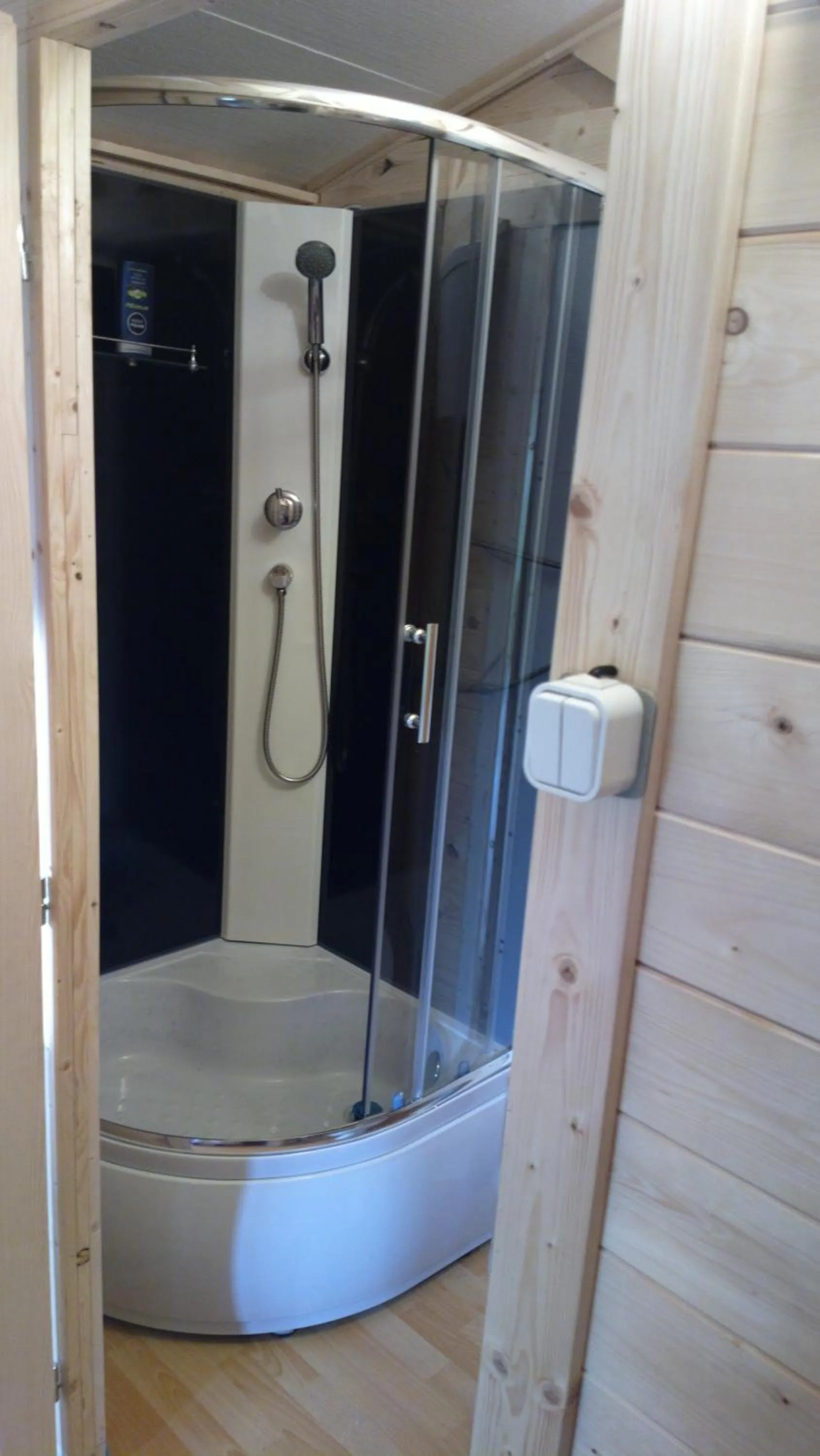 Bathroom in Prague Retro Challenge and Garden