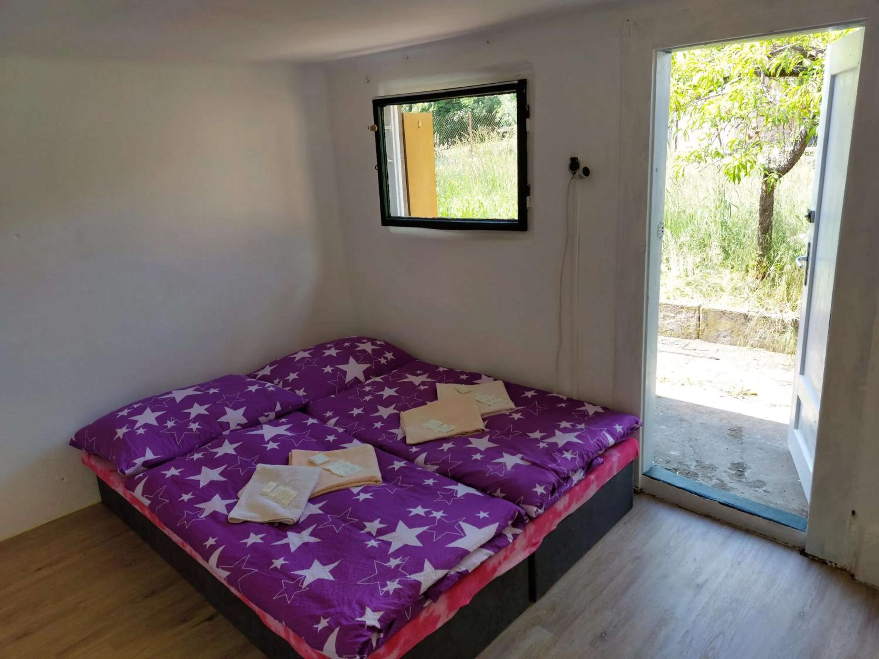 Bed in Prague Retro Challenge and Garden