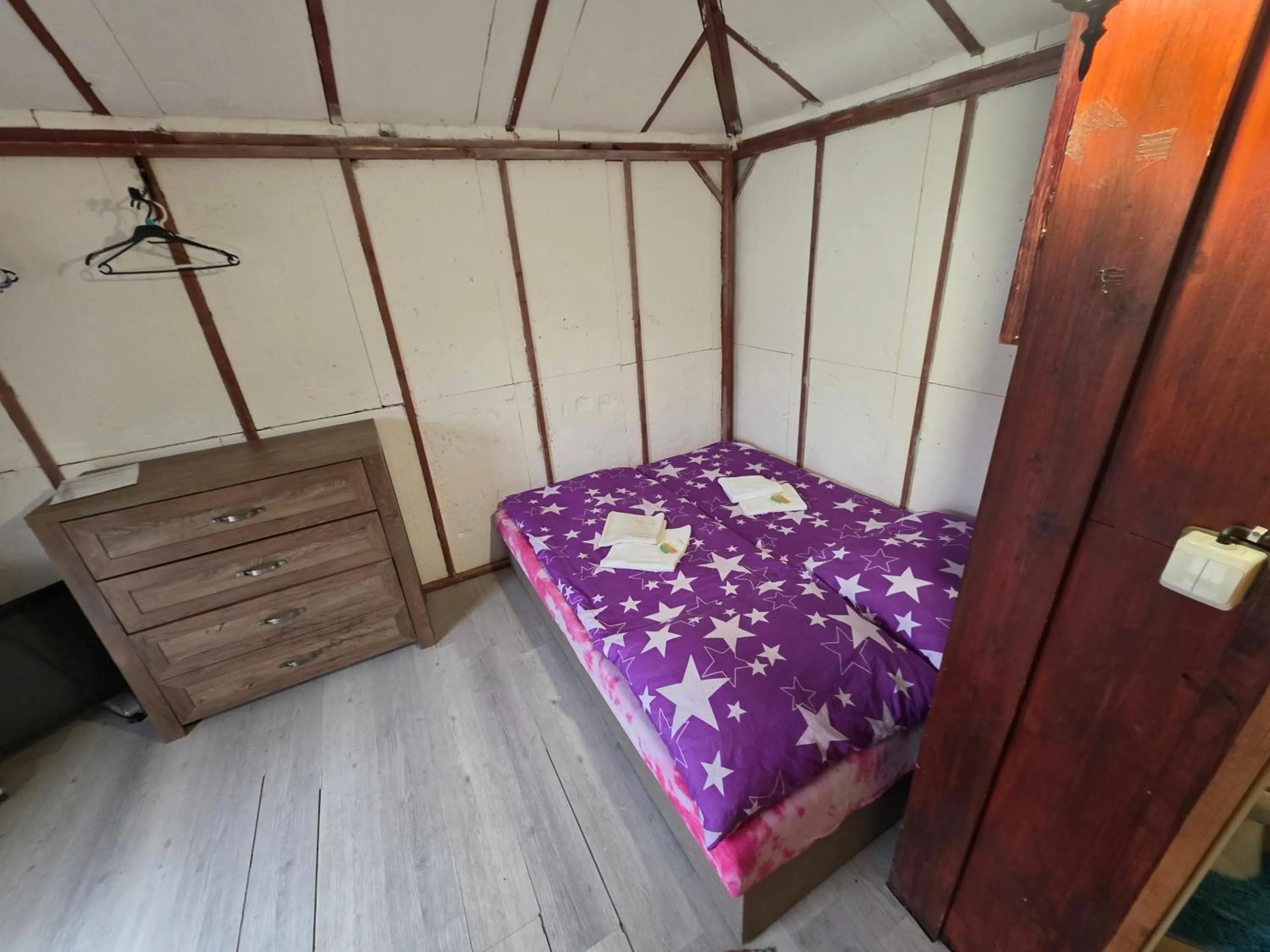 Bed in Prague Retro Challenge and Garden